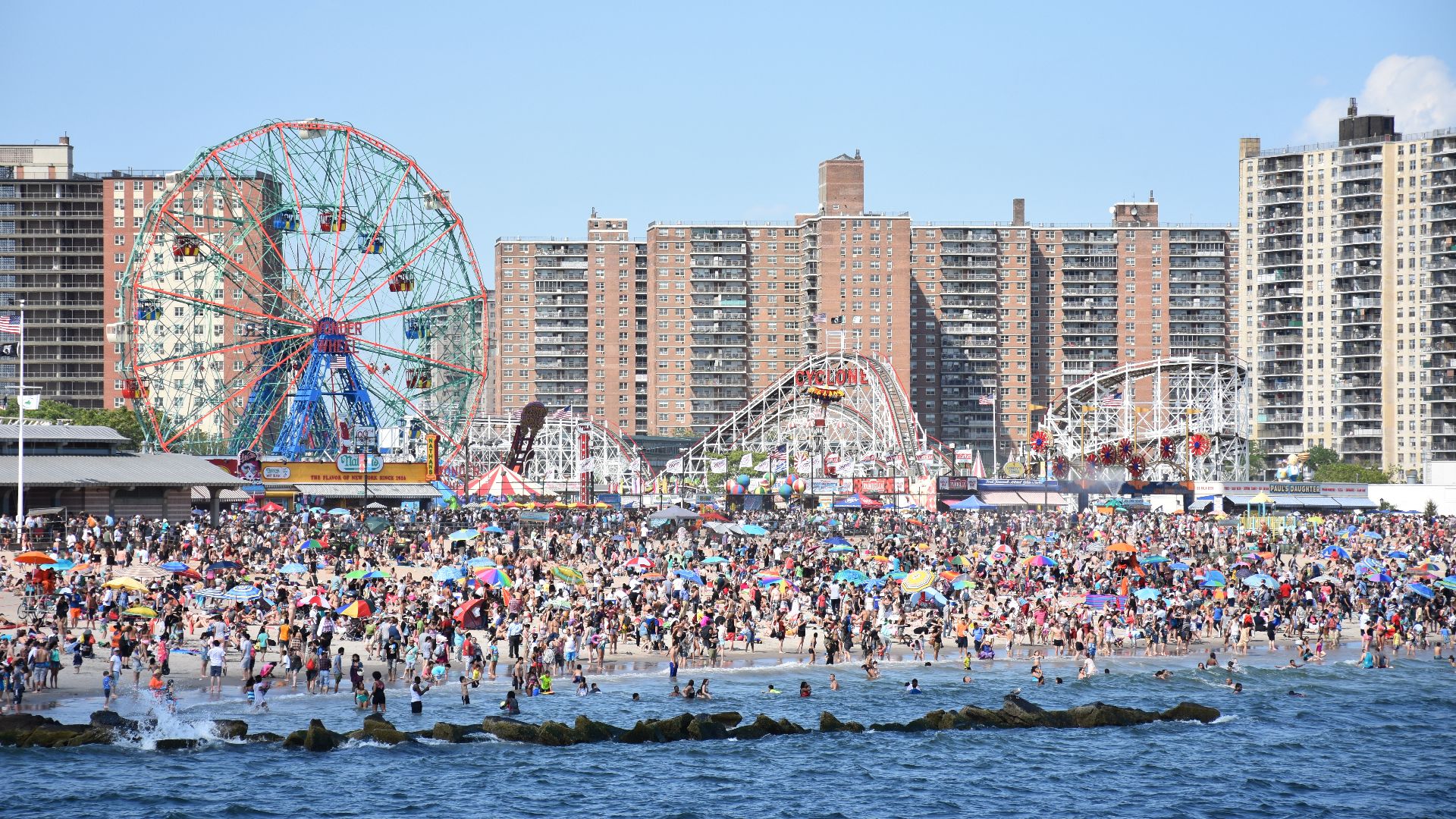 File:Coney Island beach and amusement parks (June 2016).jpg