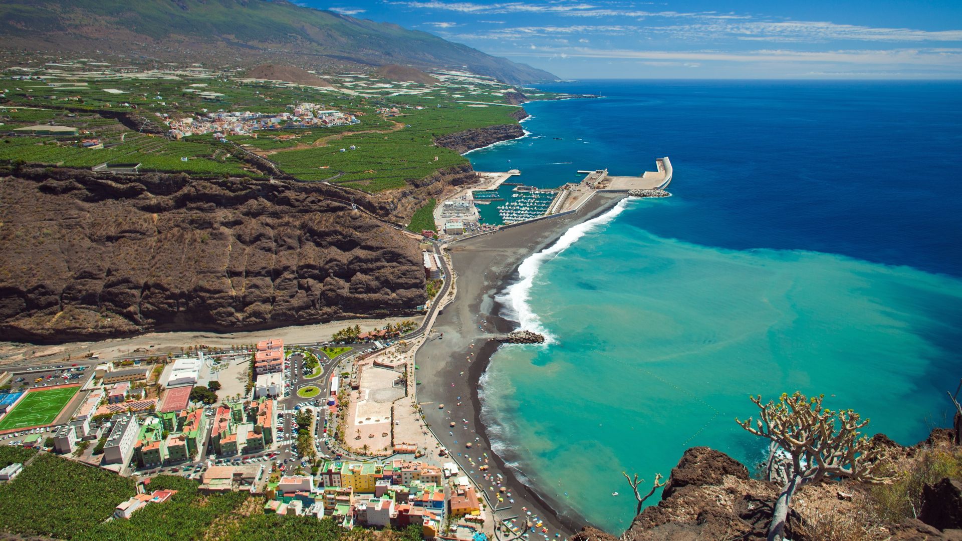File:La Palma, Canary Islands, view from viewpoint Mirador el Time towards the beach Puerto de Tazacorte with churned up sand stain.jpg