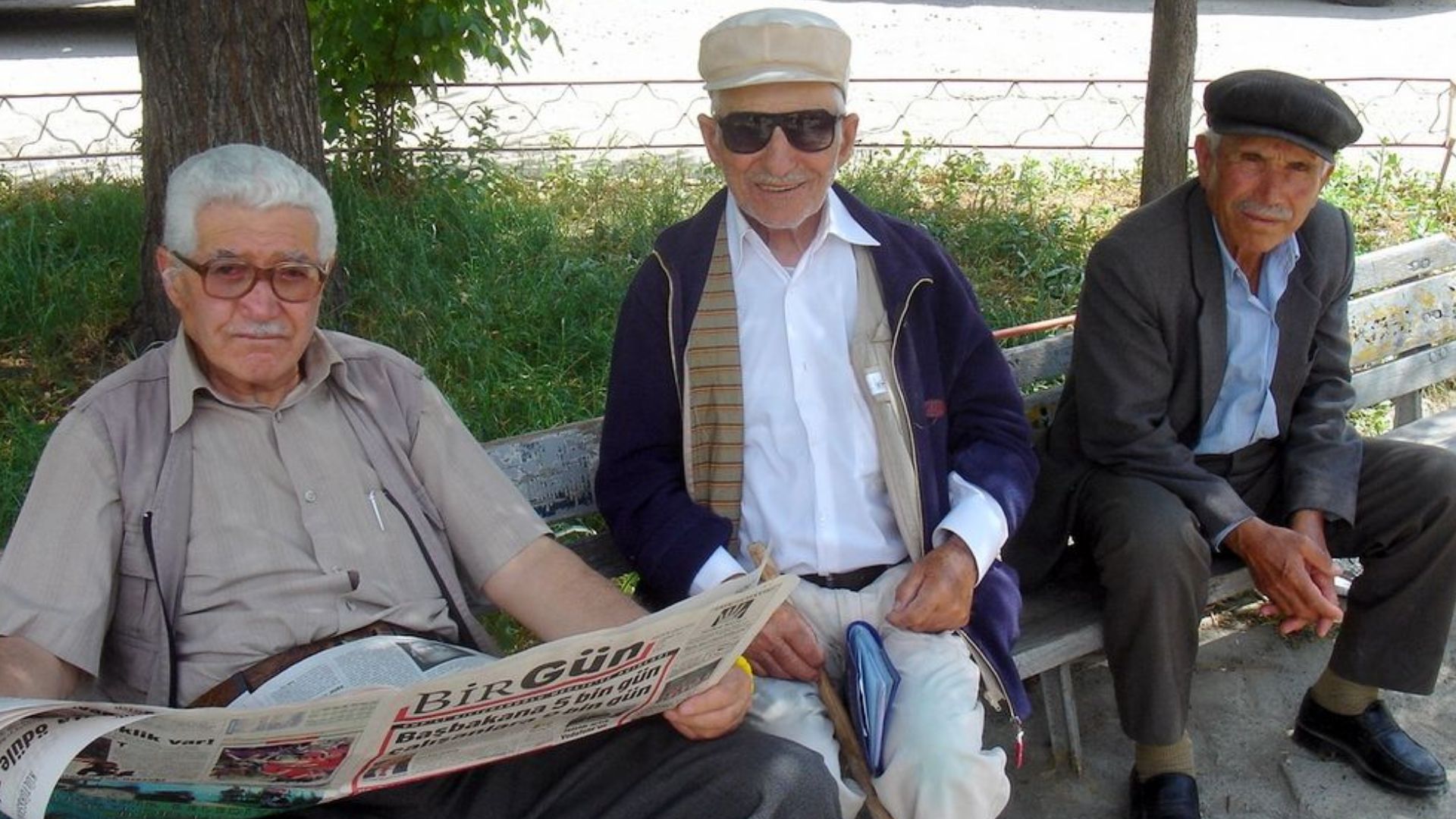 File:Old Turkish men Divrigi.JPG