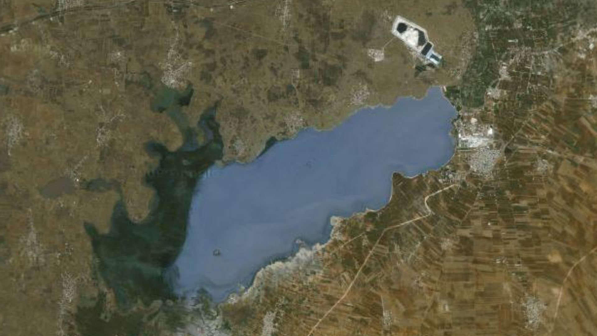 File:Lake Homs Satellite.png