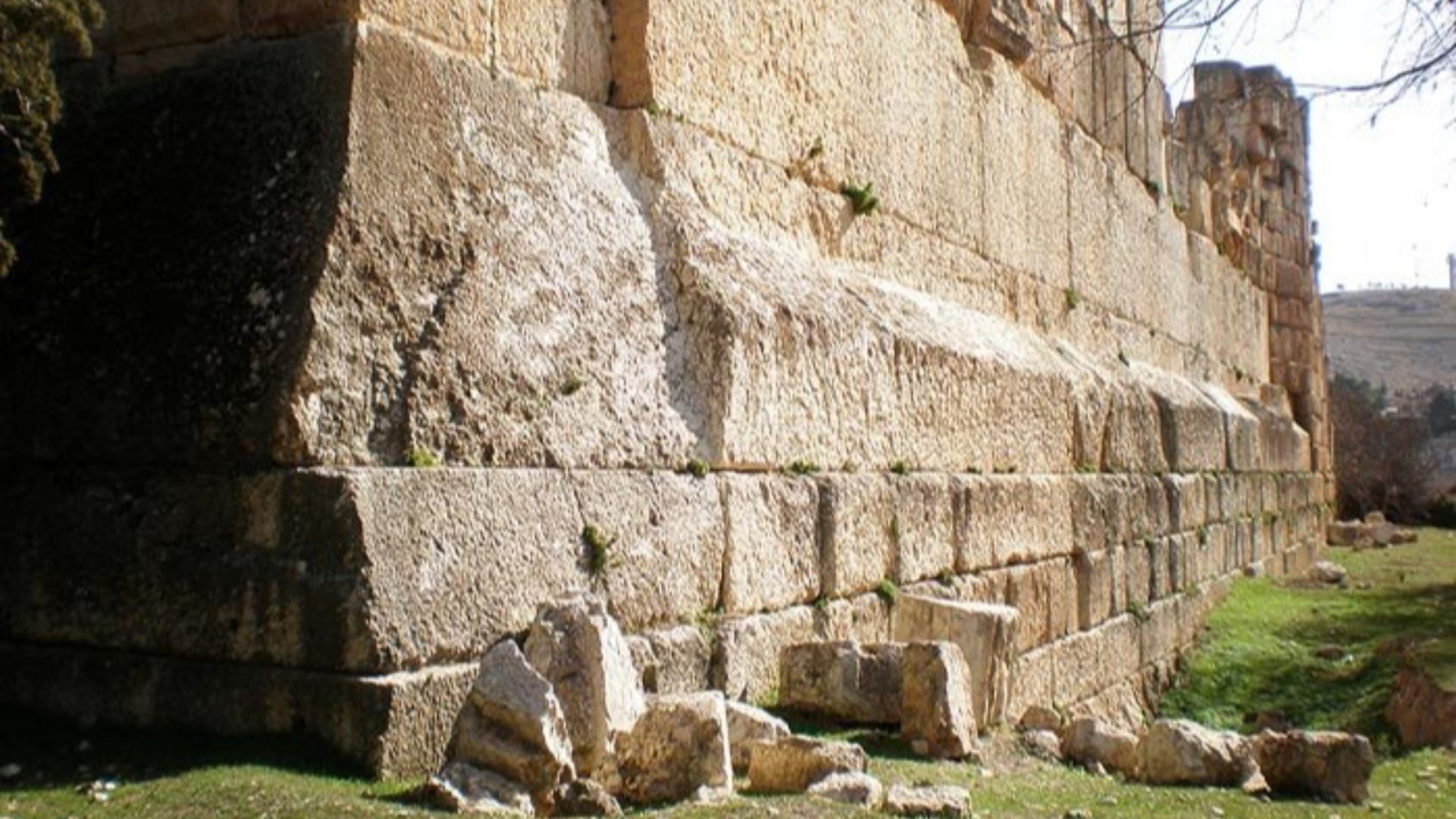 File:Trilithon of Baalbek 3.jpg