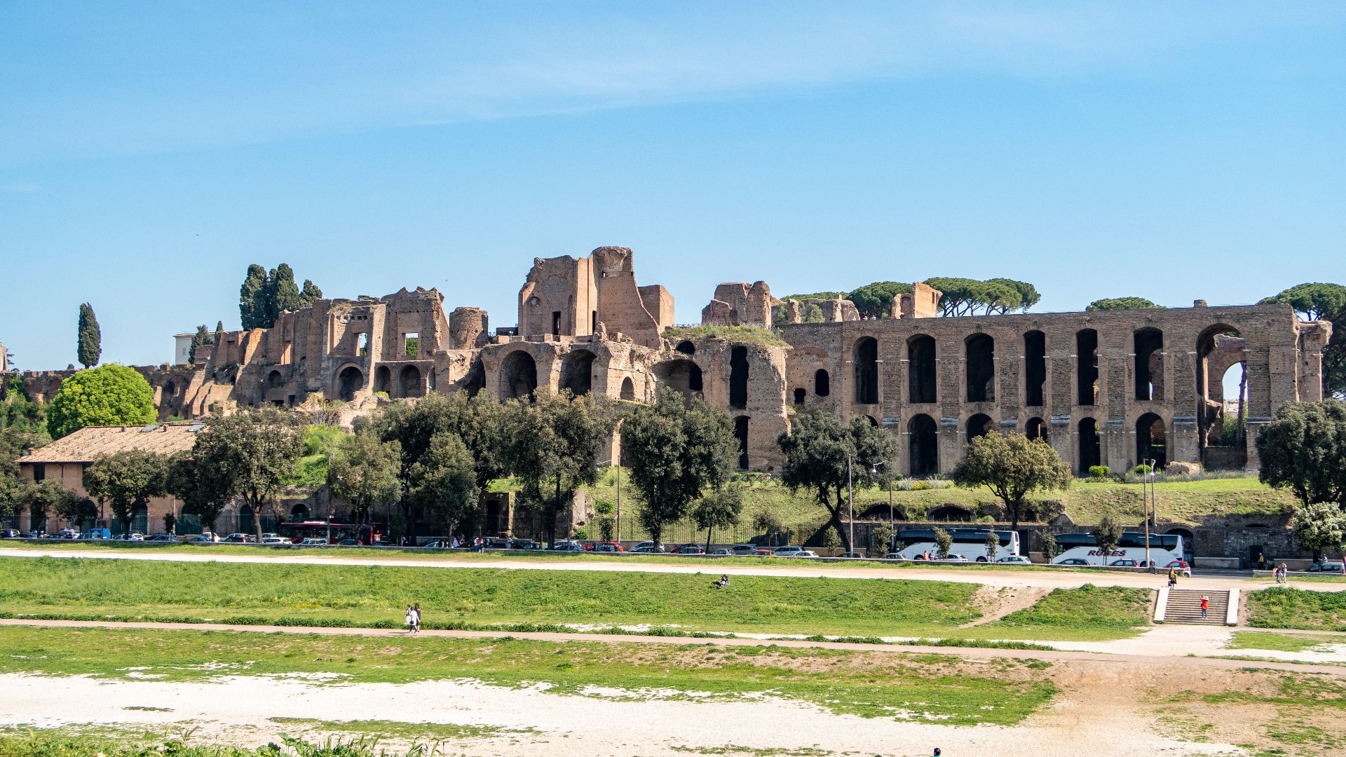 File:Palatine Hill from across the Circus Maximus April 2019.jpg