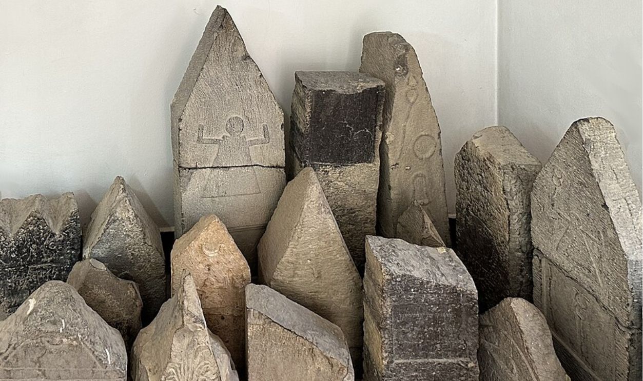 The Role Of Steles In Ancient Funerary Traditions