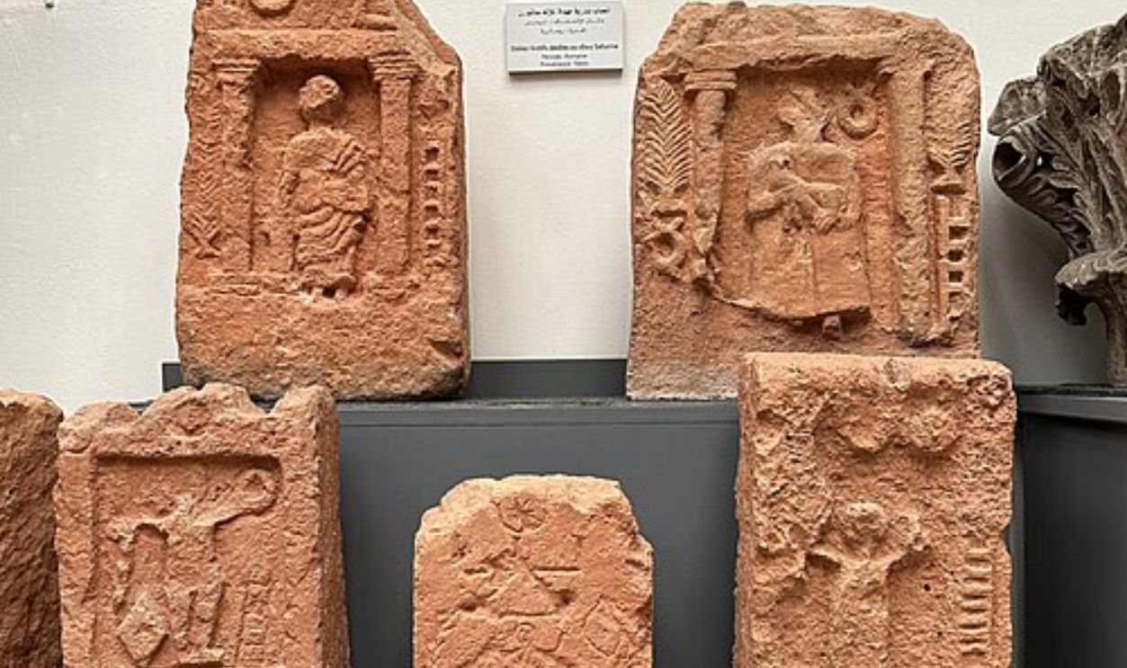 How Many Steles Were Discovered In Cirta?