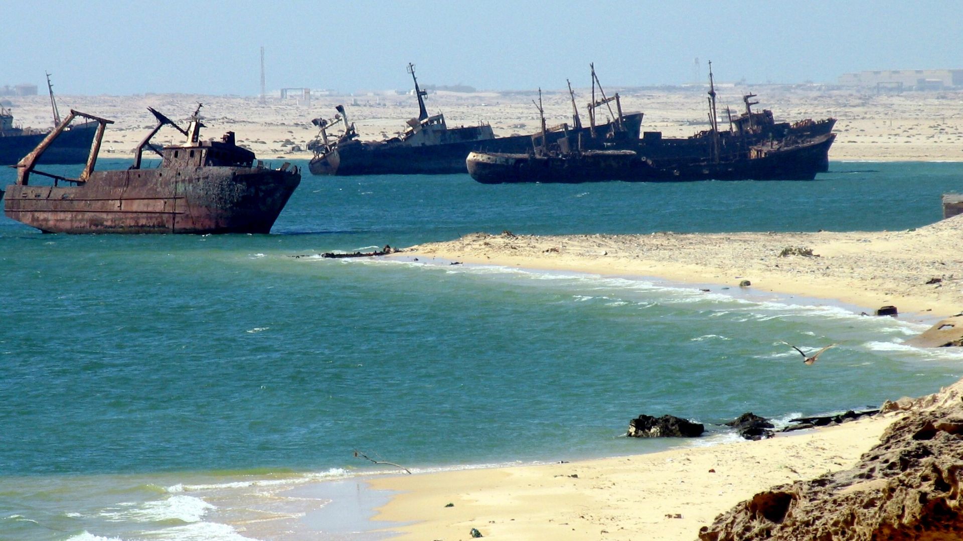 File:Ships graveyard, Nouadhibou, Mauritania-2.jpg