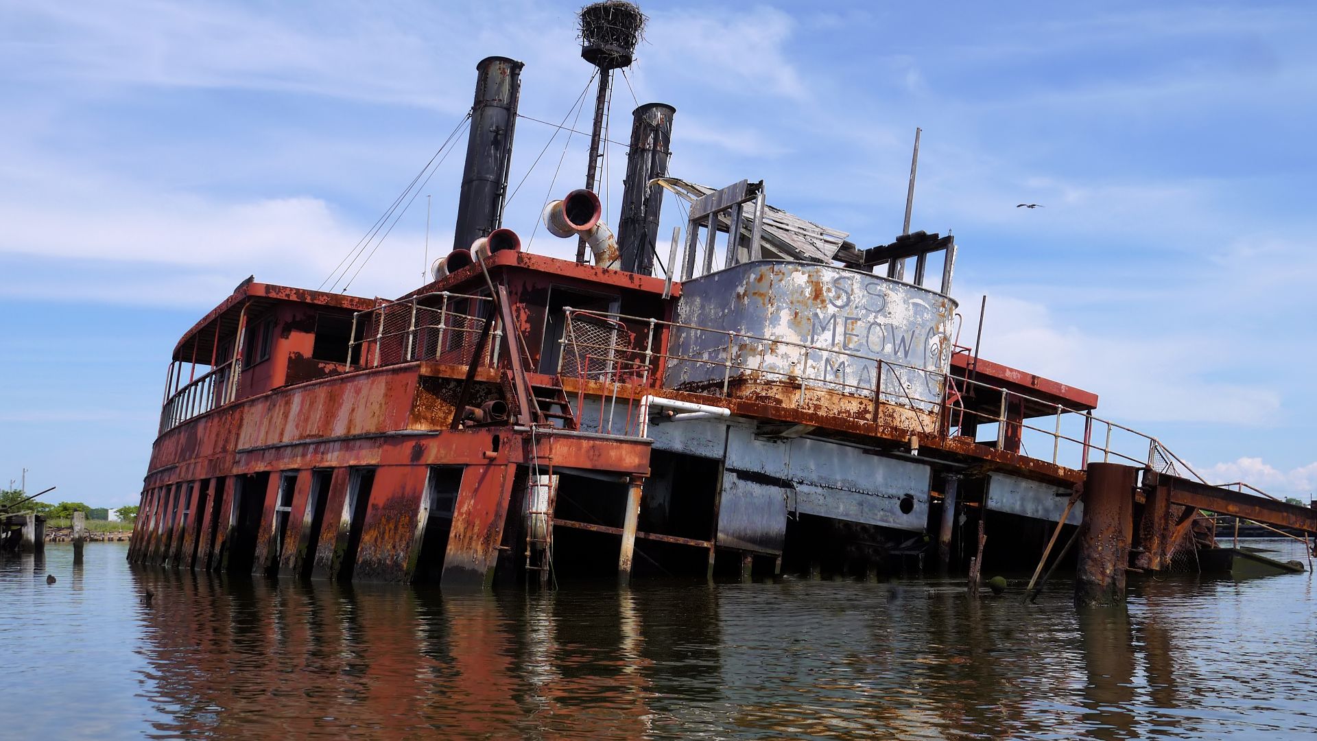 File:Former Ferry in the Arthur Kill.jpg