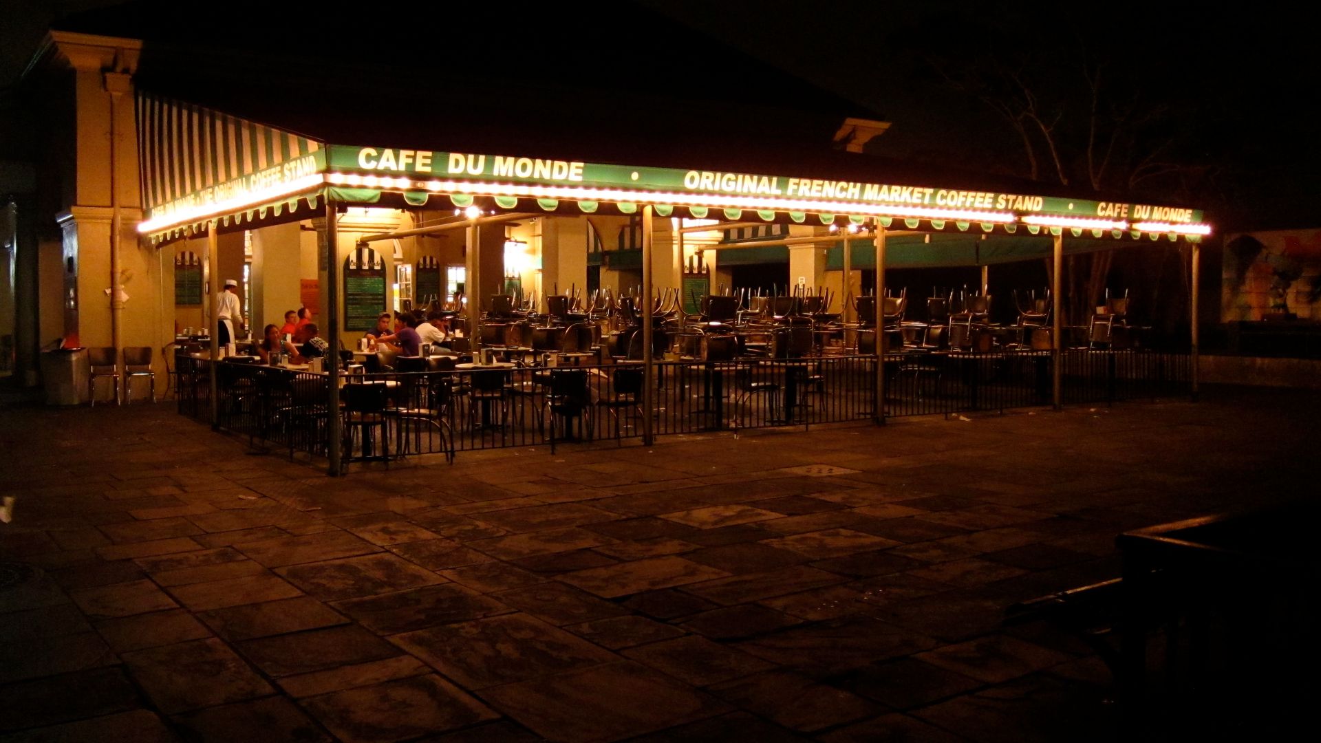 File:Cafe Du Monde2.jpg