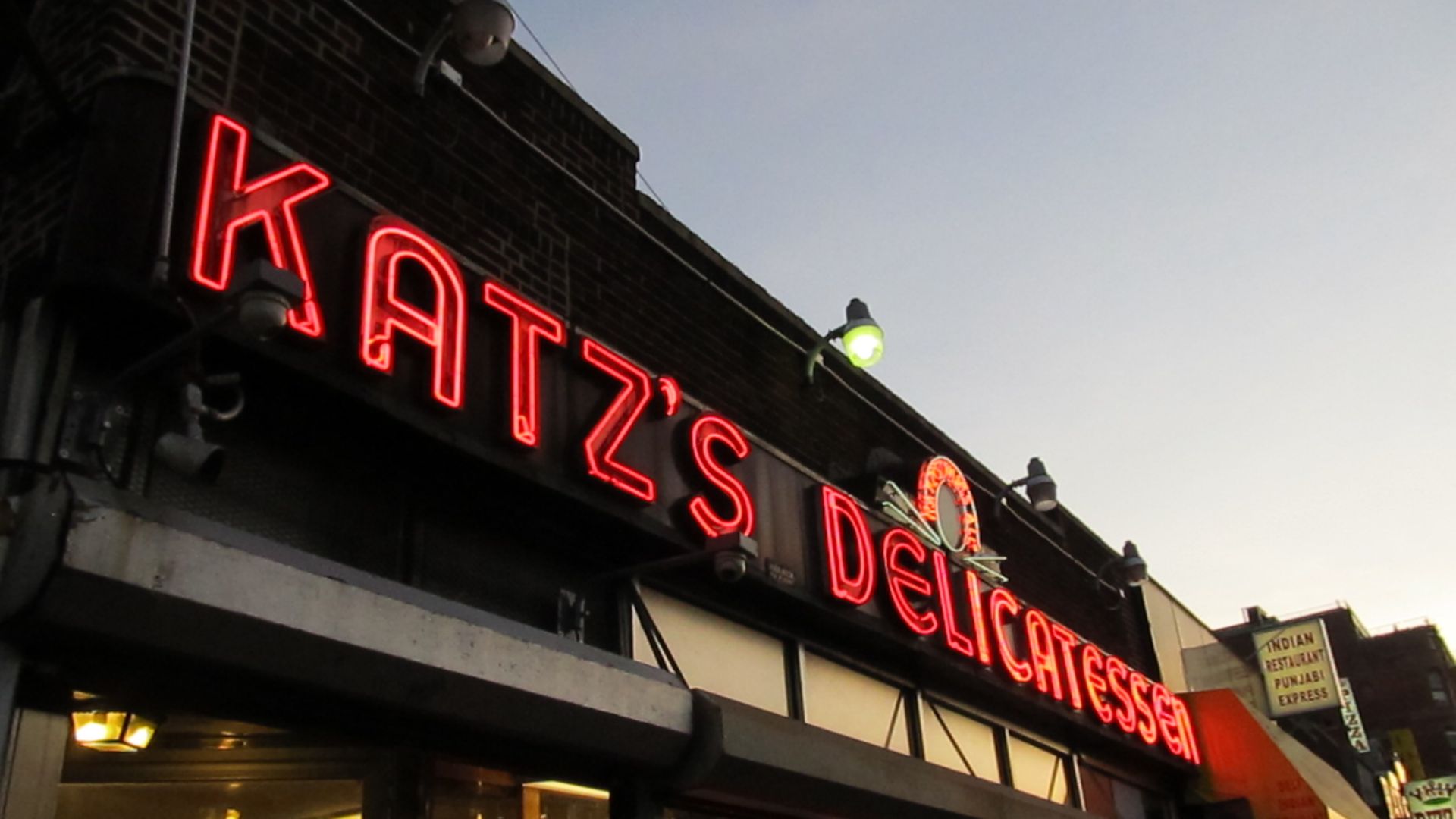 File:Katz's Delicatessen, Manhattan, New York (7237383450).jpg
