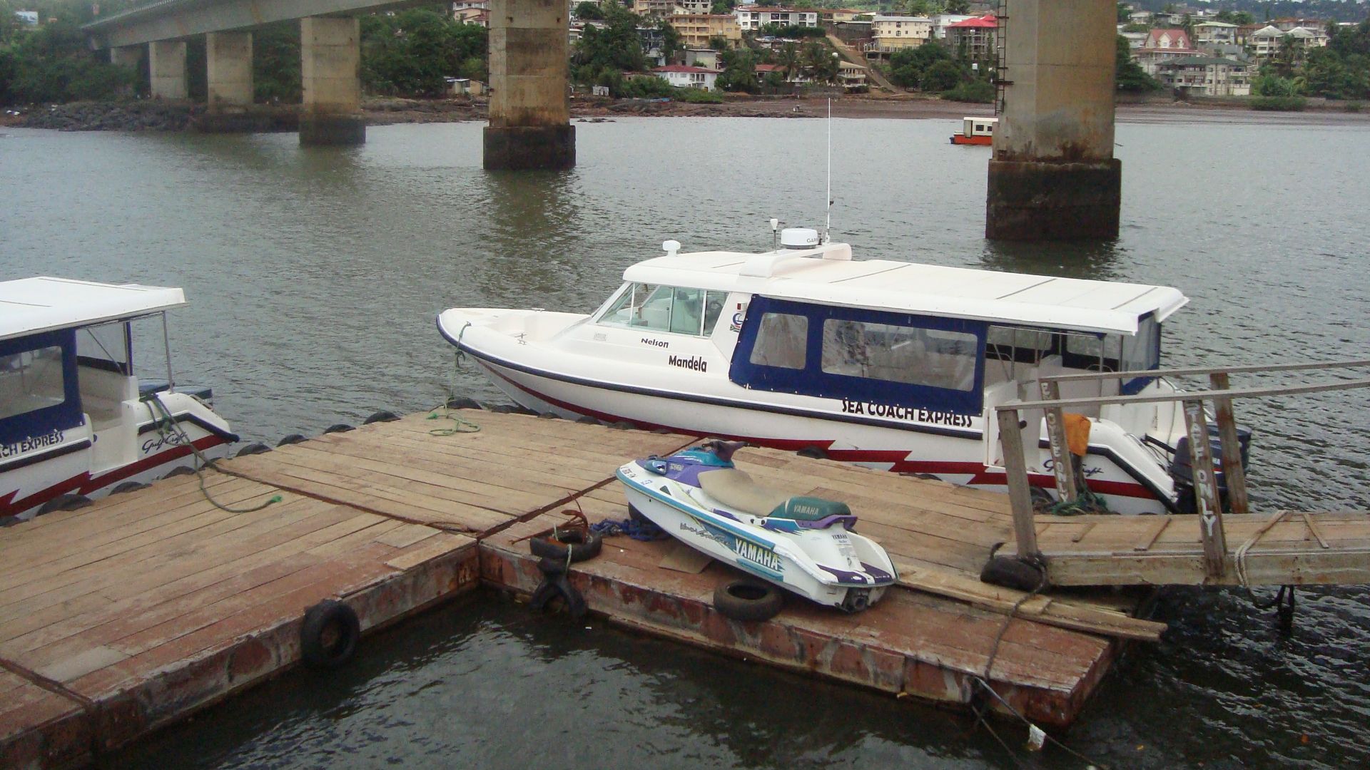 File:Aberdeen, Freetown, Sierra Leone - panoramio - Ghassan Mroue.jpg