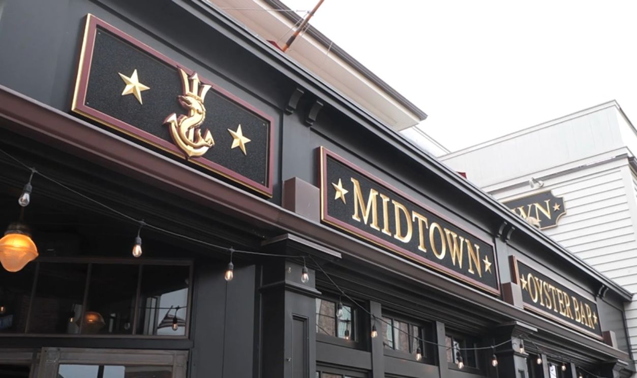 Historic Mansions & Sophisticated Sips