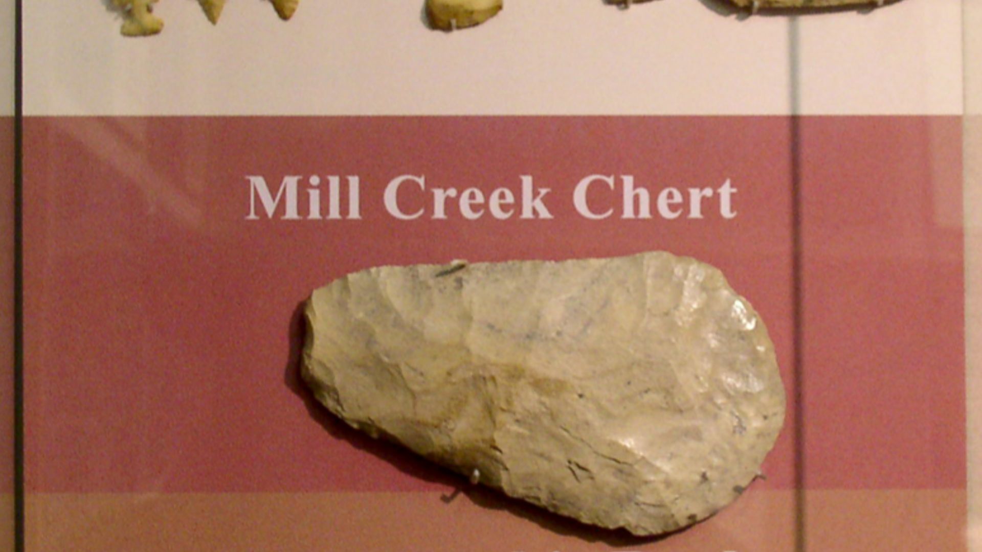 File:Mill Creek chert hoe and other artifacts Parkin HRoe 01.jpg