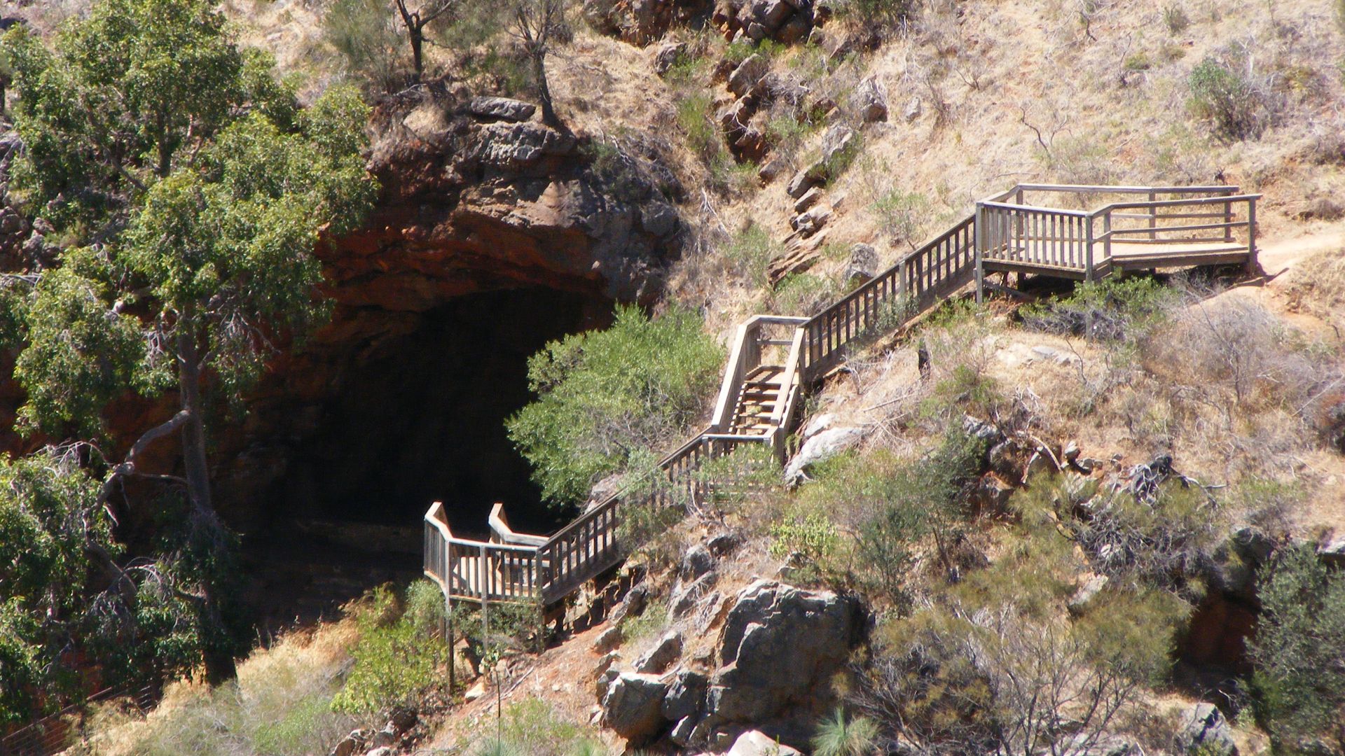 File:Giants cave - morialta falls park.jpg