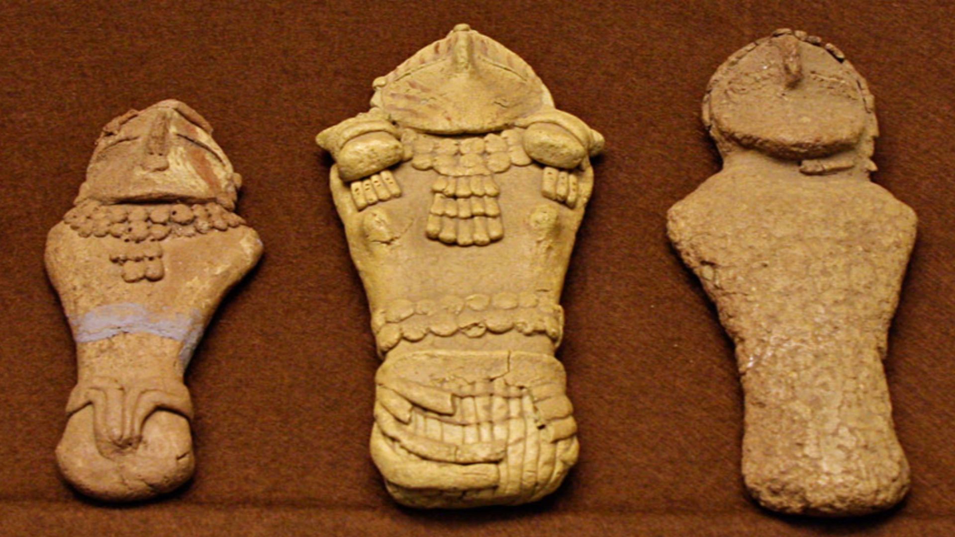 File:PillingFigurines01.jpg