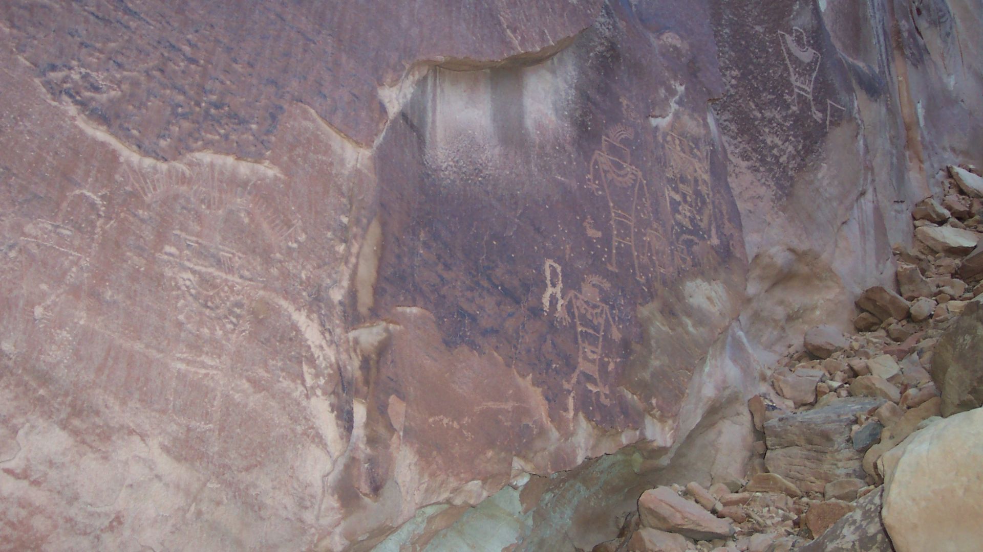 File:Petroglyphs - panoramio.jpg