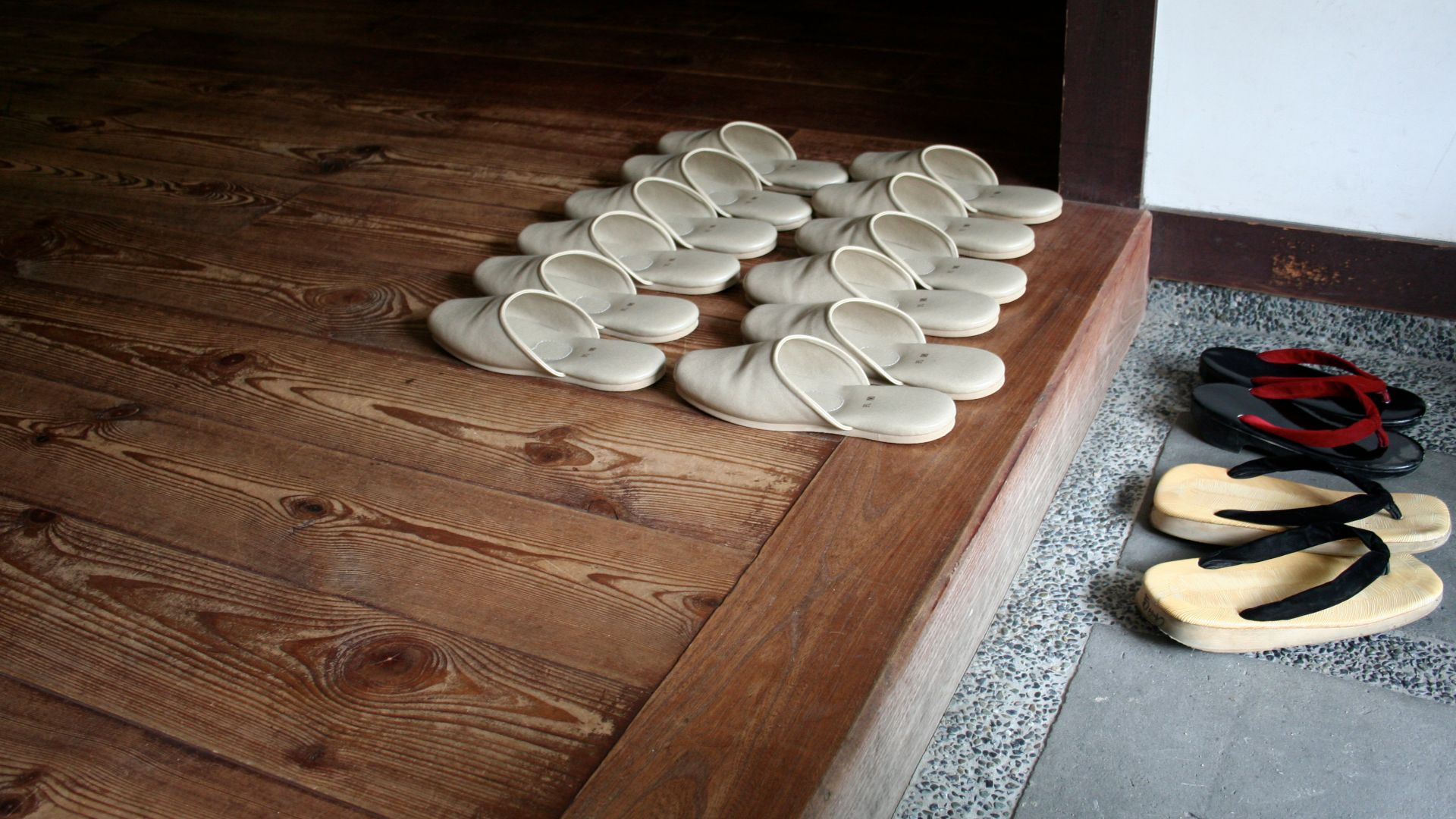 File:Japanese house slippers.jpg