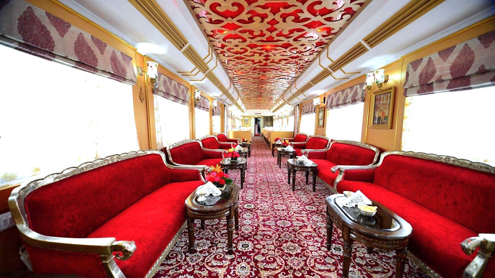 File:Bar & lounge area of Palace on Wheels Luxury Train India.jpg
