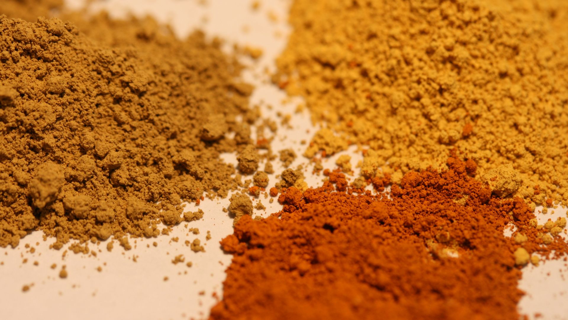 File:Drei verschiedene Ockertöne.JPG