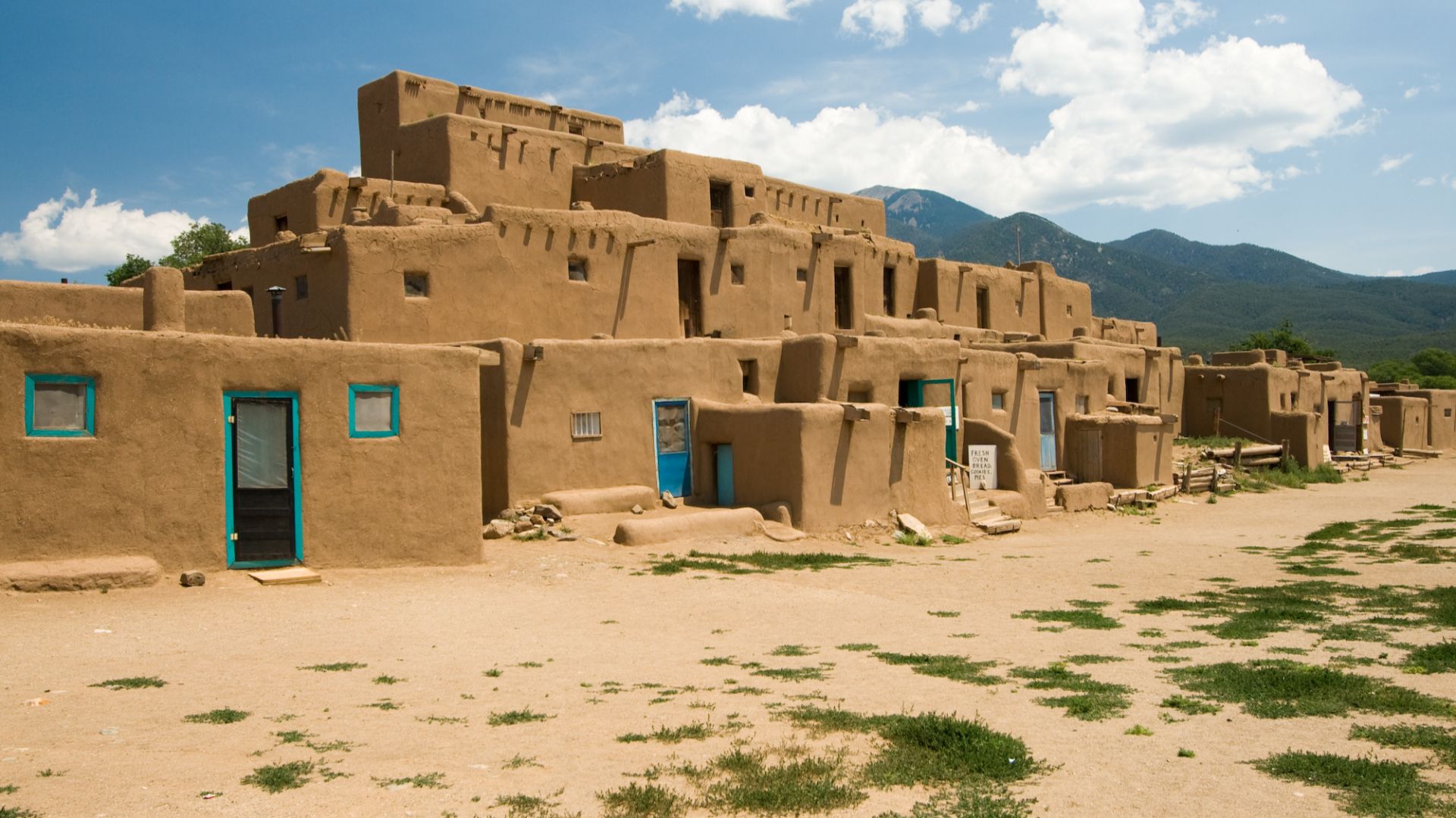 File:USA 09669 Taos Pueblo Luca Galuzzi 2007.jpg