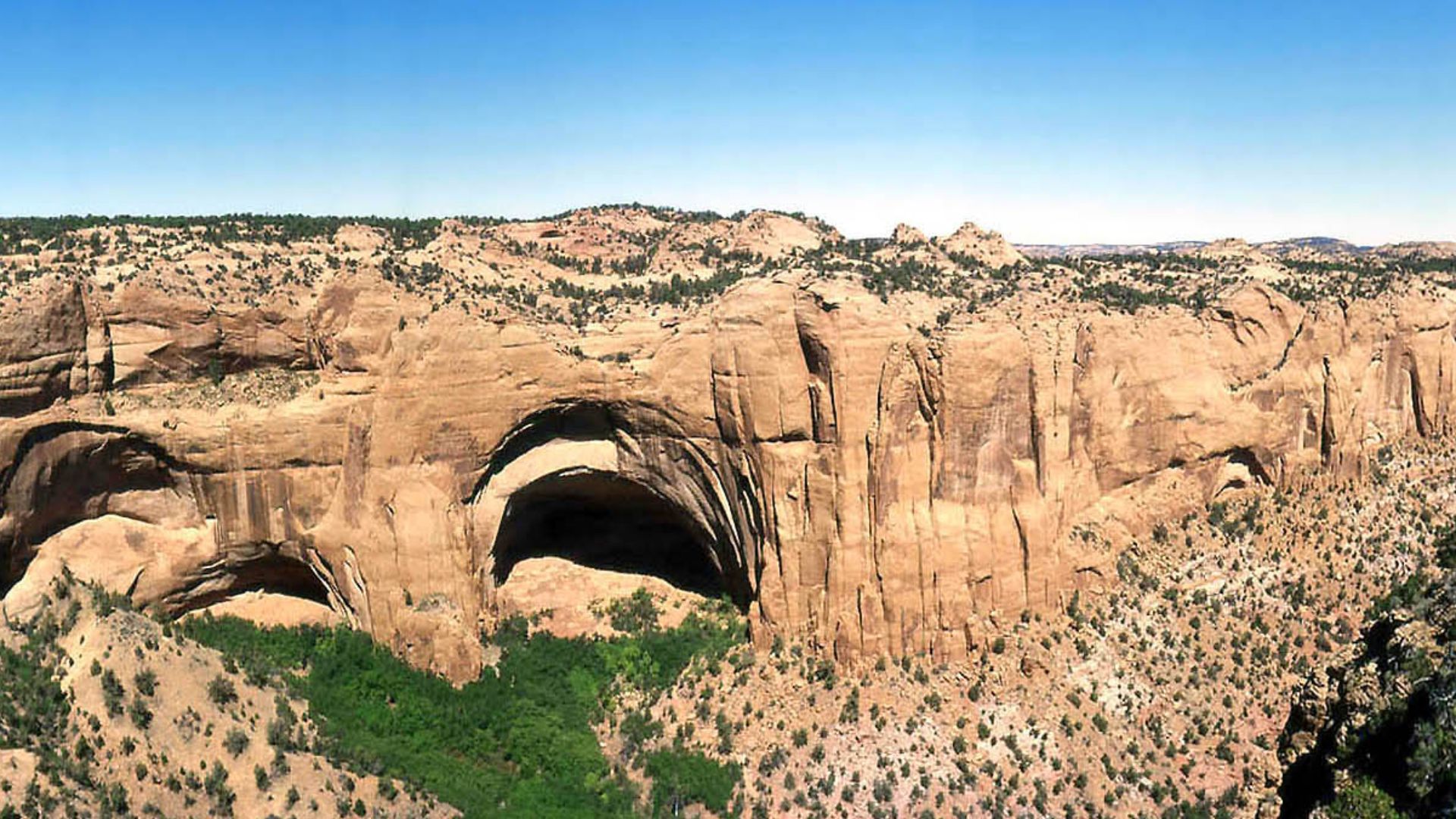 File:Monumento Nacional Navajo, panorámica 2.jpg