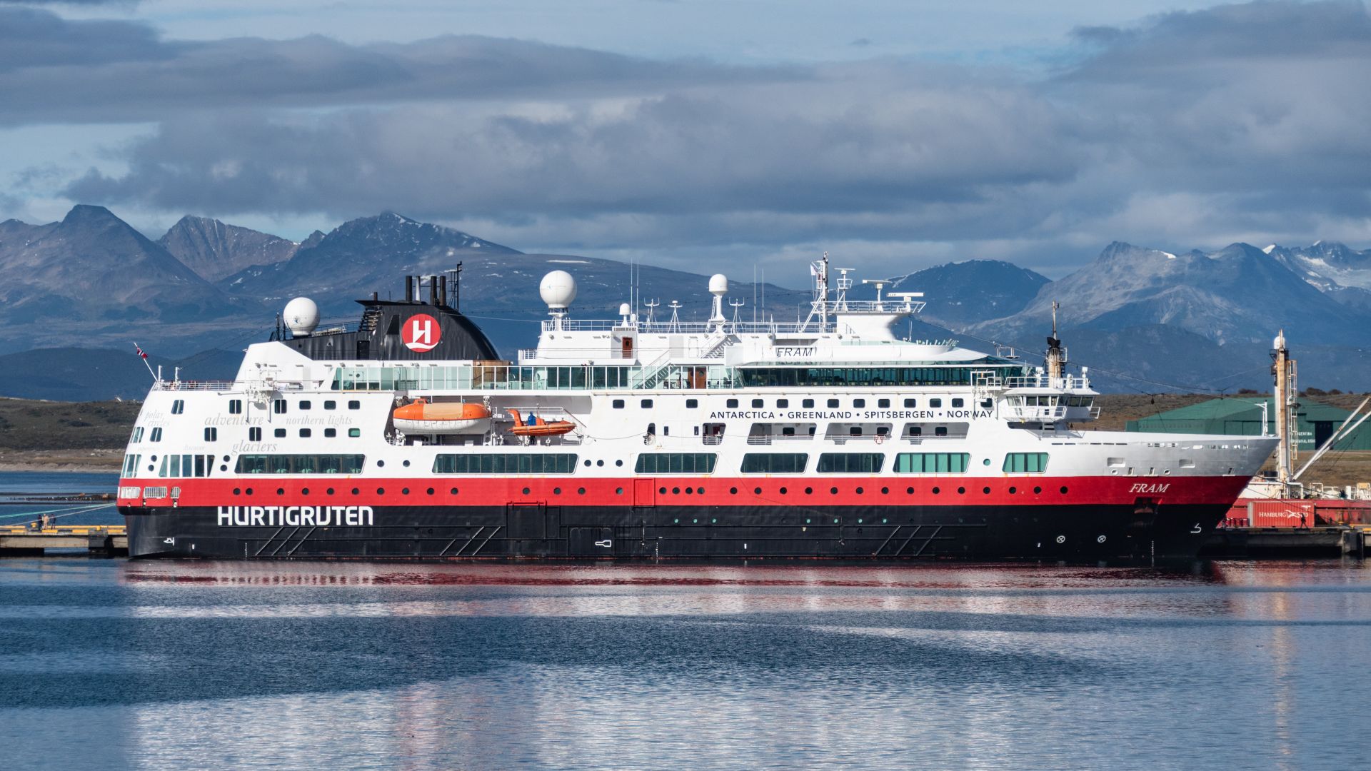 File:2019-03-10 03 MS FRAM - IMO 9370018 - Ushuaia, Argentina.jpg