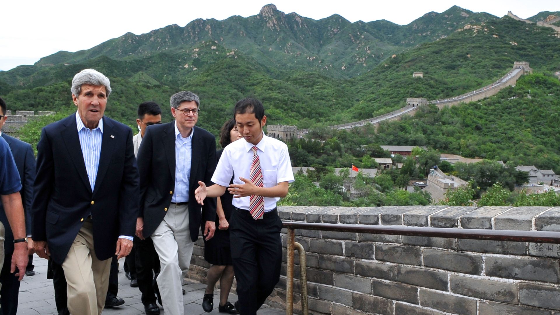 File:Secretaries Kerry, Lew Tour Badaling Section of Great Wall of China (14416784269).jpg