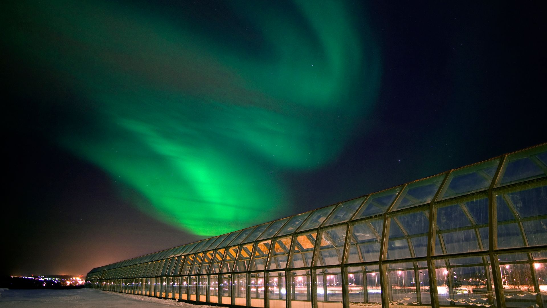 File:Arktikum and Northern Lights.jpg