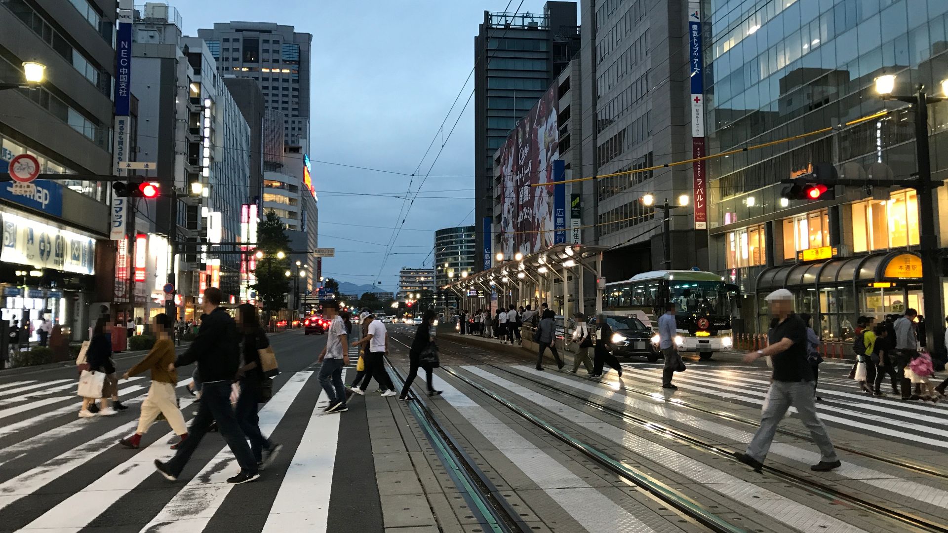 File:Rijo-dori Street from platform of Hondori Station at dusk.jpg