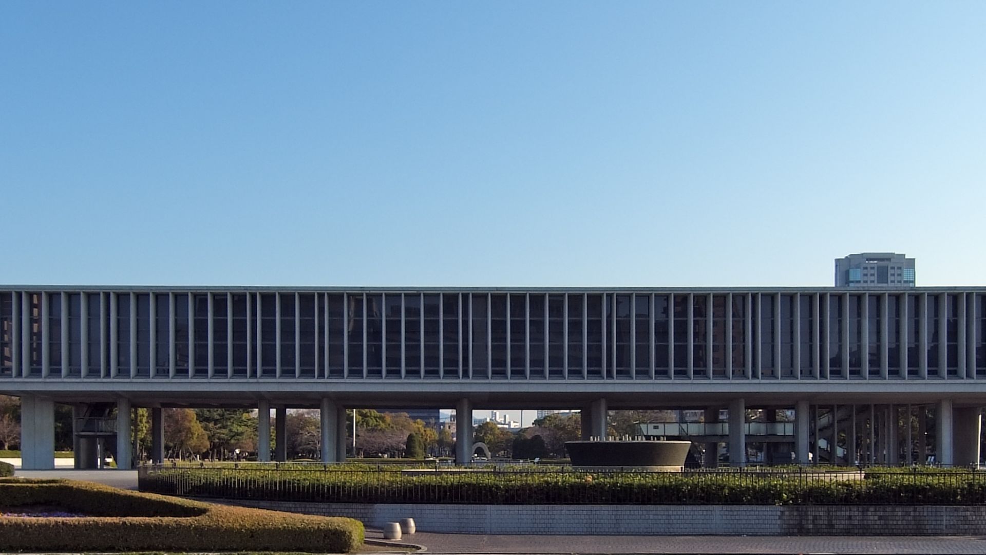 File:Hiroshima Peace Memorial Museum 2009.jpg