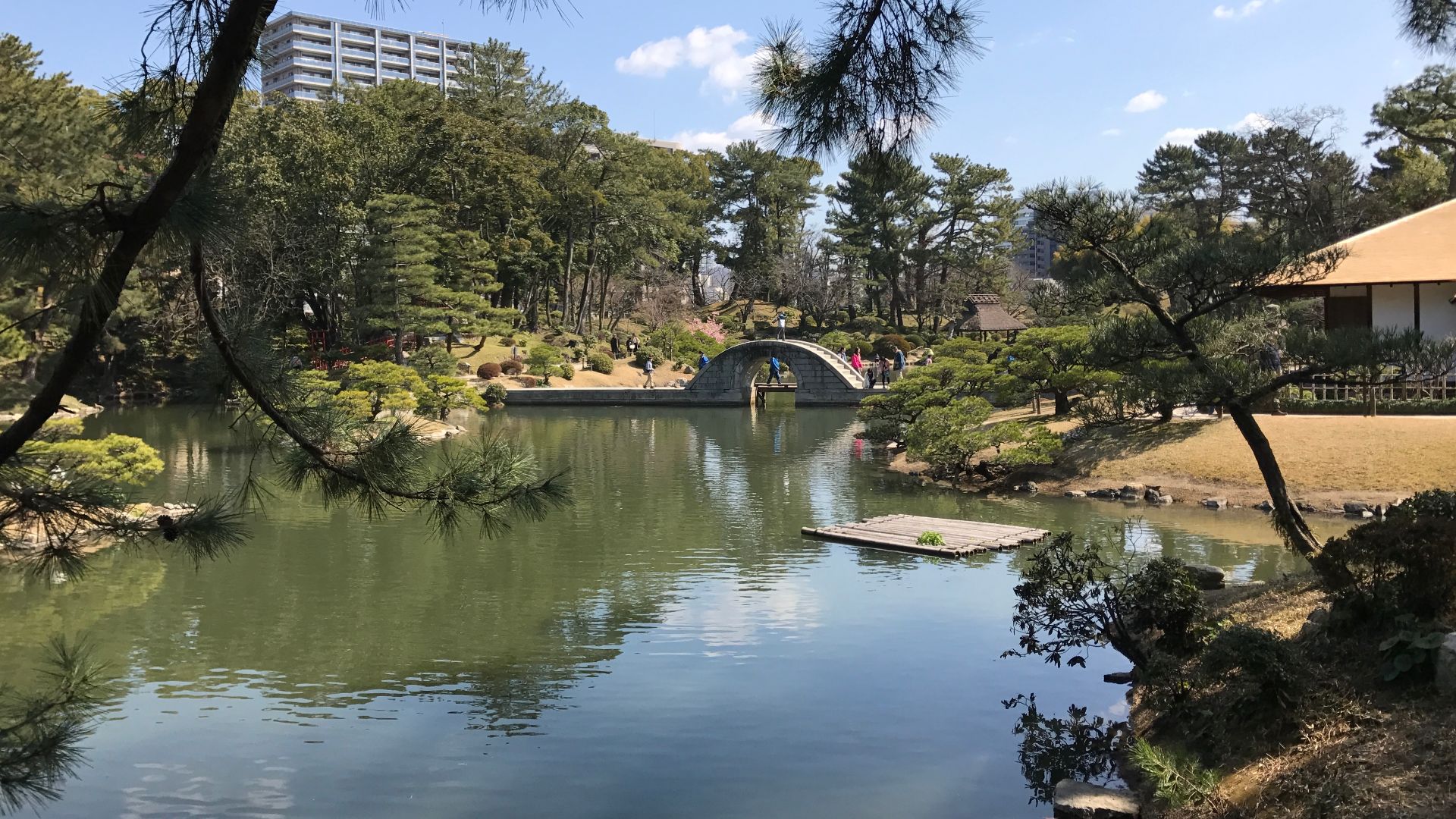 File:Takueichi Pond and Kokokyo Bridge in Shukkei Garden 1.jpg