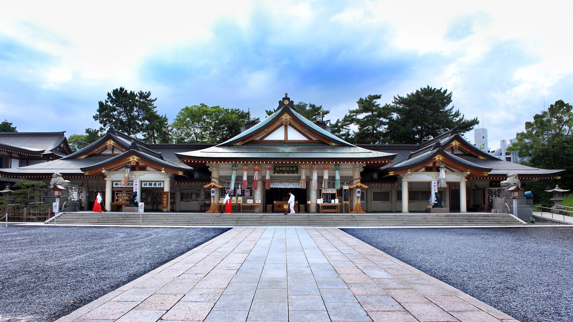 File:Temple inside Hiroshima Castle.jpg