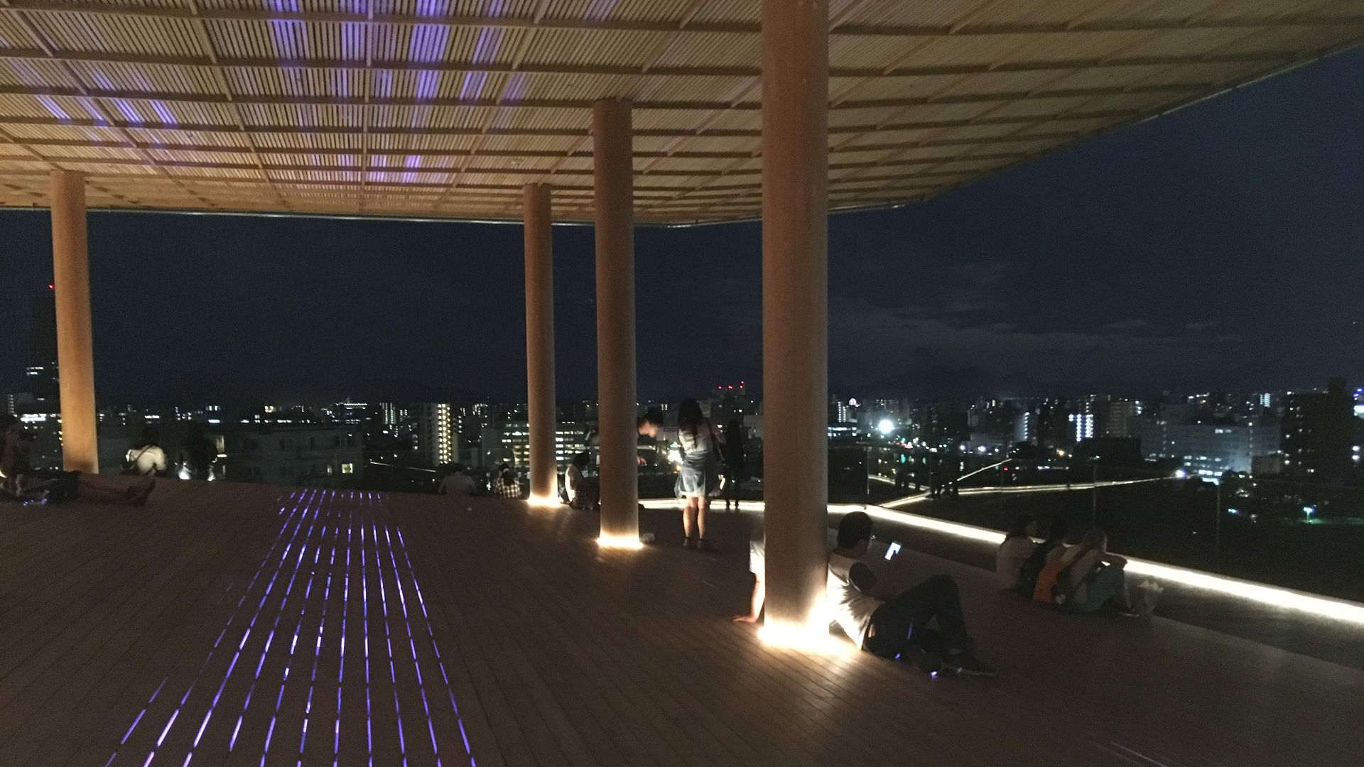 File:Observatory of the Hiroshima Orizuru Tower.jpg