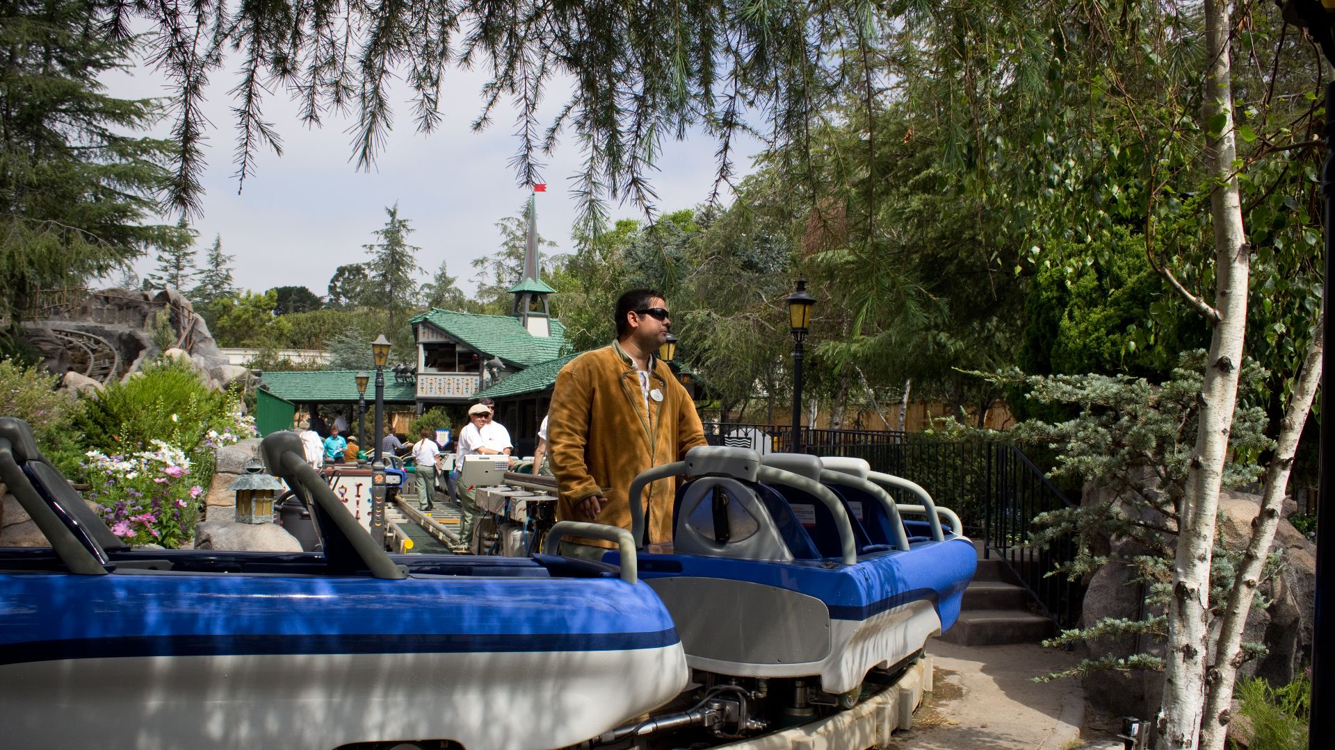 File:Matterhorn Bobsleds 2012.jpg