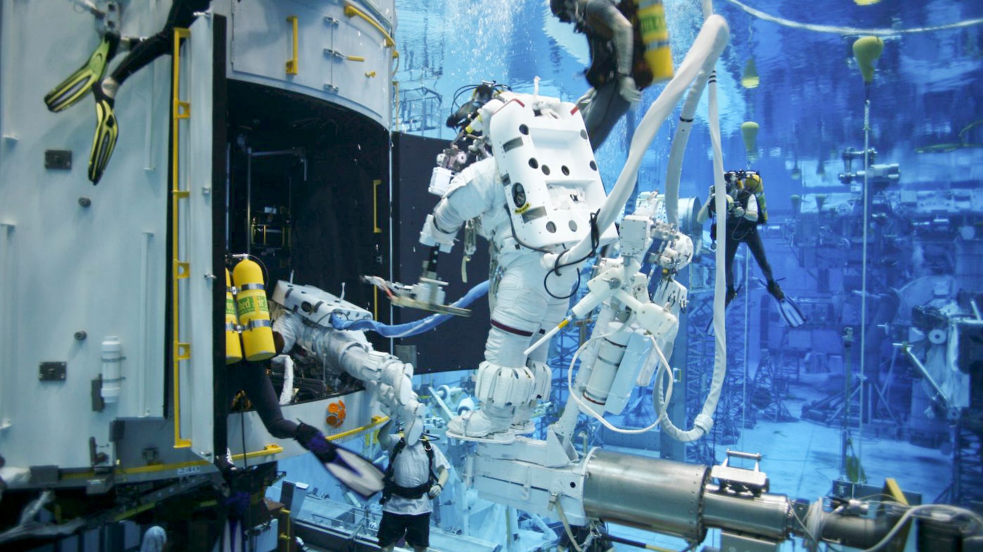 File:Nasa astronaut training at NBL.jpg