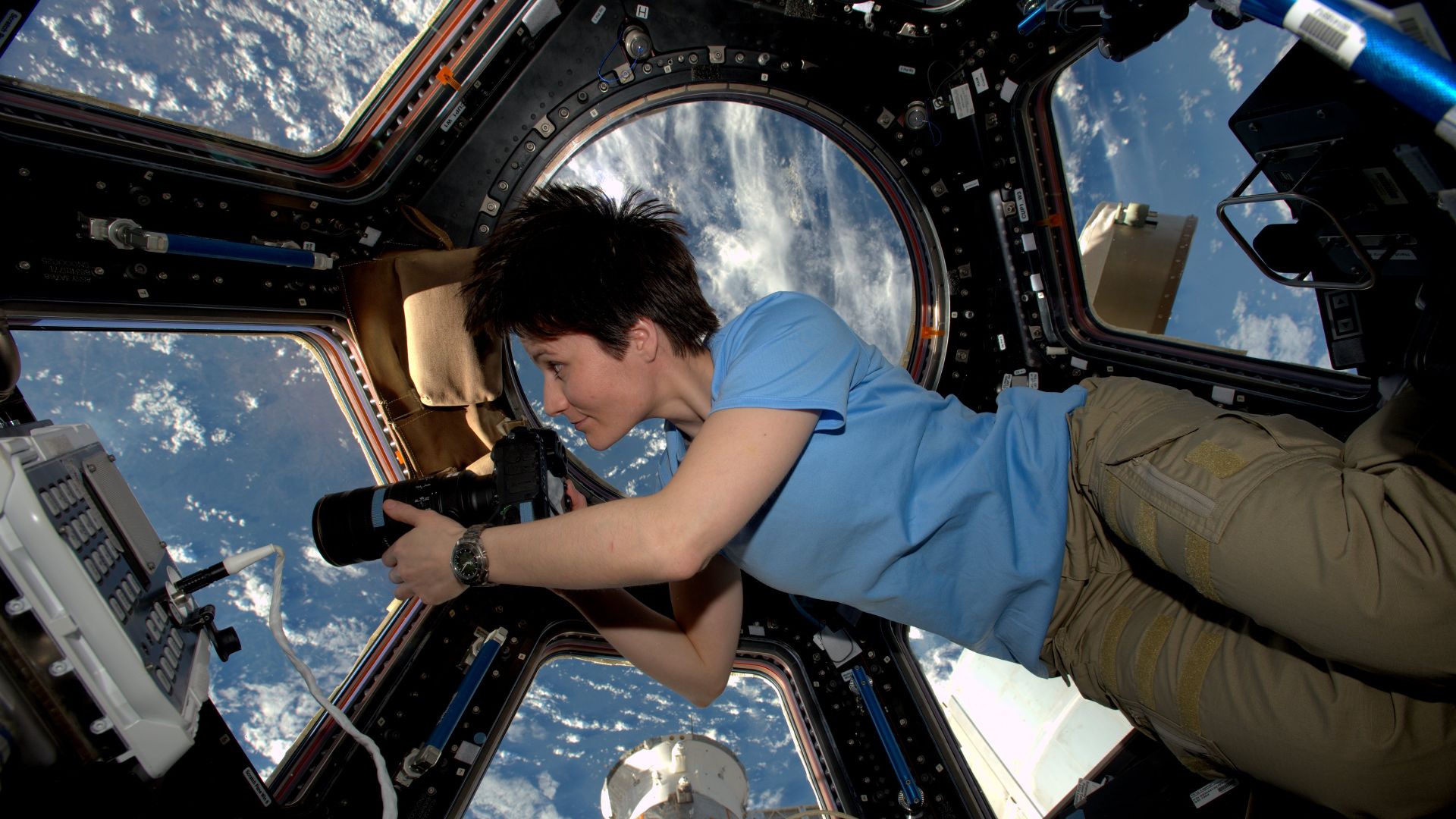 File:ISS-42 Samantha Cristoforetti in the Cupola.jpg
