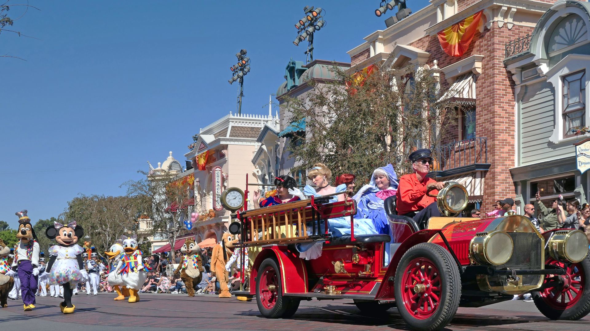 File:The Disney Parade.jpg