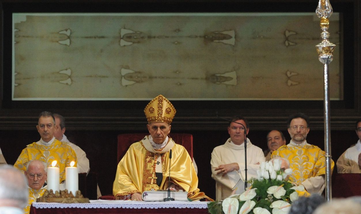 Cardinal Severino Poletto, custodian of the Holy Shroud and Archbishop of Turin, celebrates the Holy Mass during the Solemn Exposition Of The Holy Shroud on April 10, 2010 in Turin, Italy.The Holy Shroud will be displayed at the Cathedral of Torino from April 10 to May 23, whilst Pope Benedict XVI will be in attendance on May 2. The last time the Shroud was displayed publicly was during the Jubilee Year of 2000 on April 8, 2010 in Turin, Italy