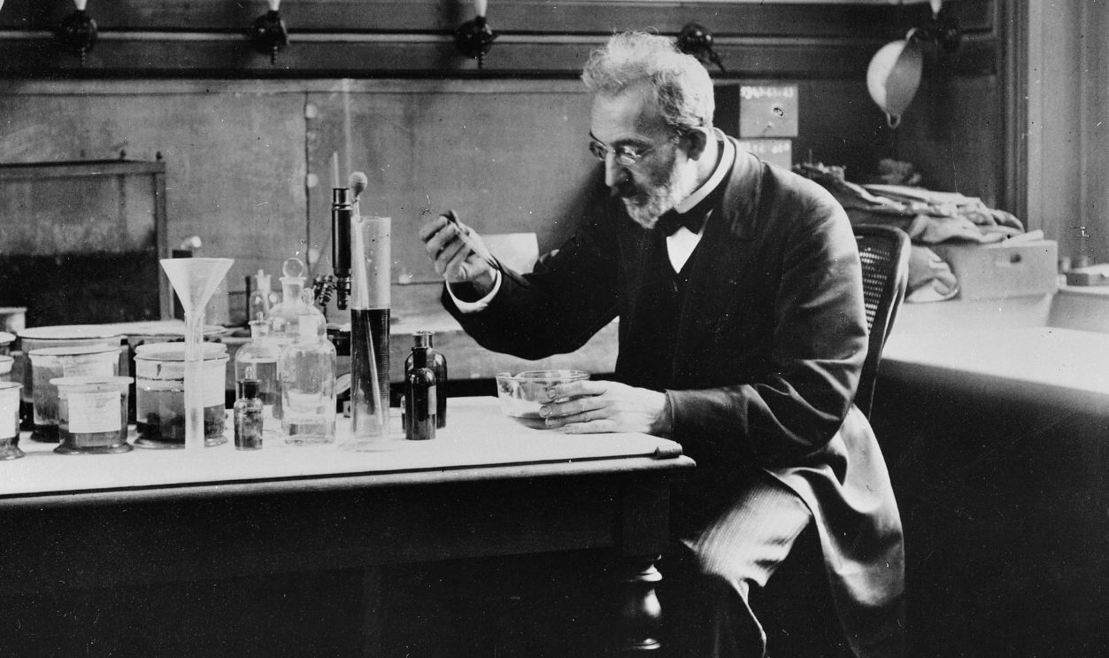 Yves Delage (1854-1920), French zoologist and biologist, who made studies on the Turin Shroud. Paris, about 1910