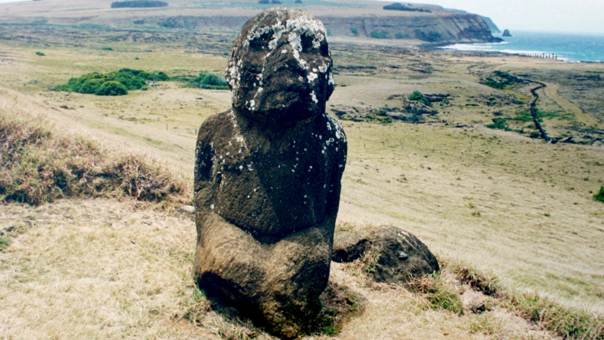File:Kneeled moai Easter Island.jpg