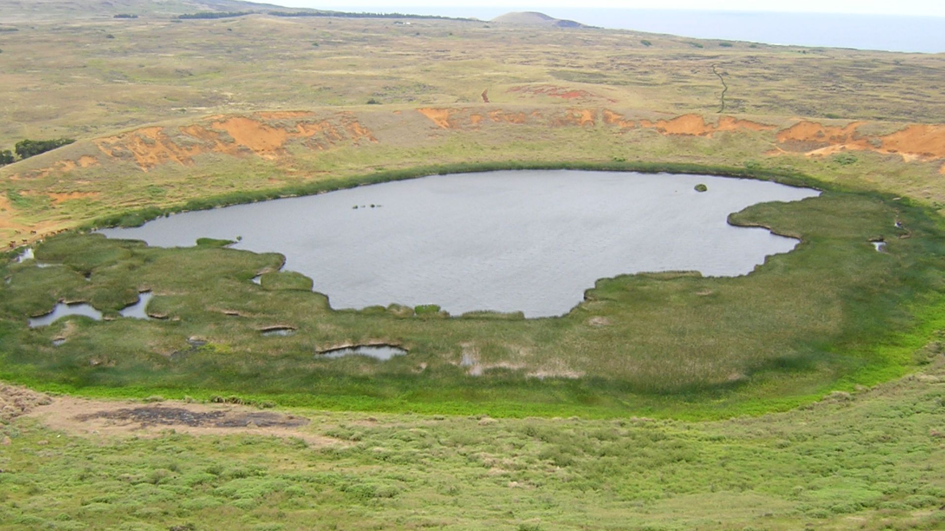 File:Rano Raraku cráter.jpg