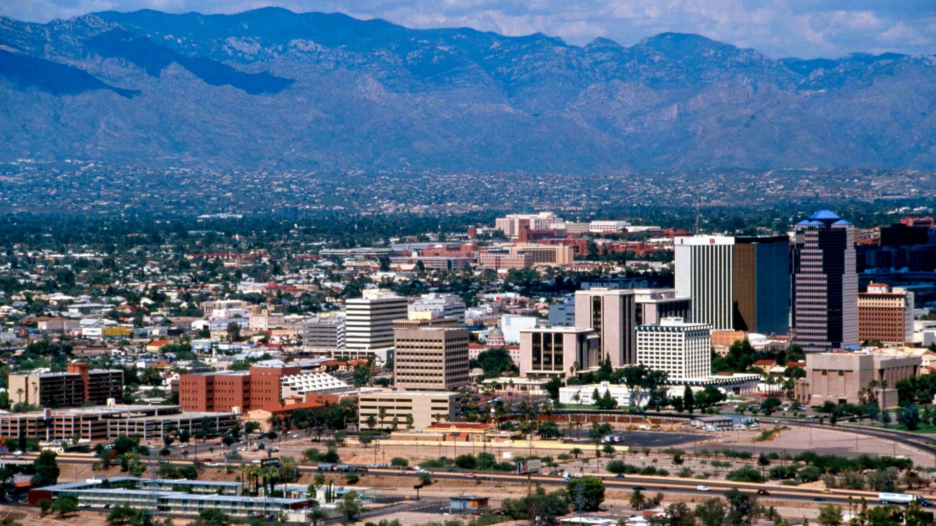 File:CatalinasAndTucsonAZ.jpg