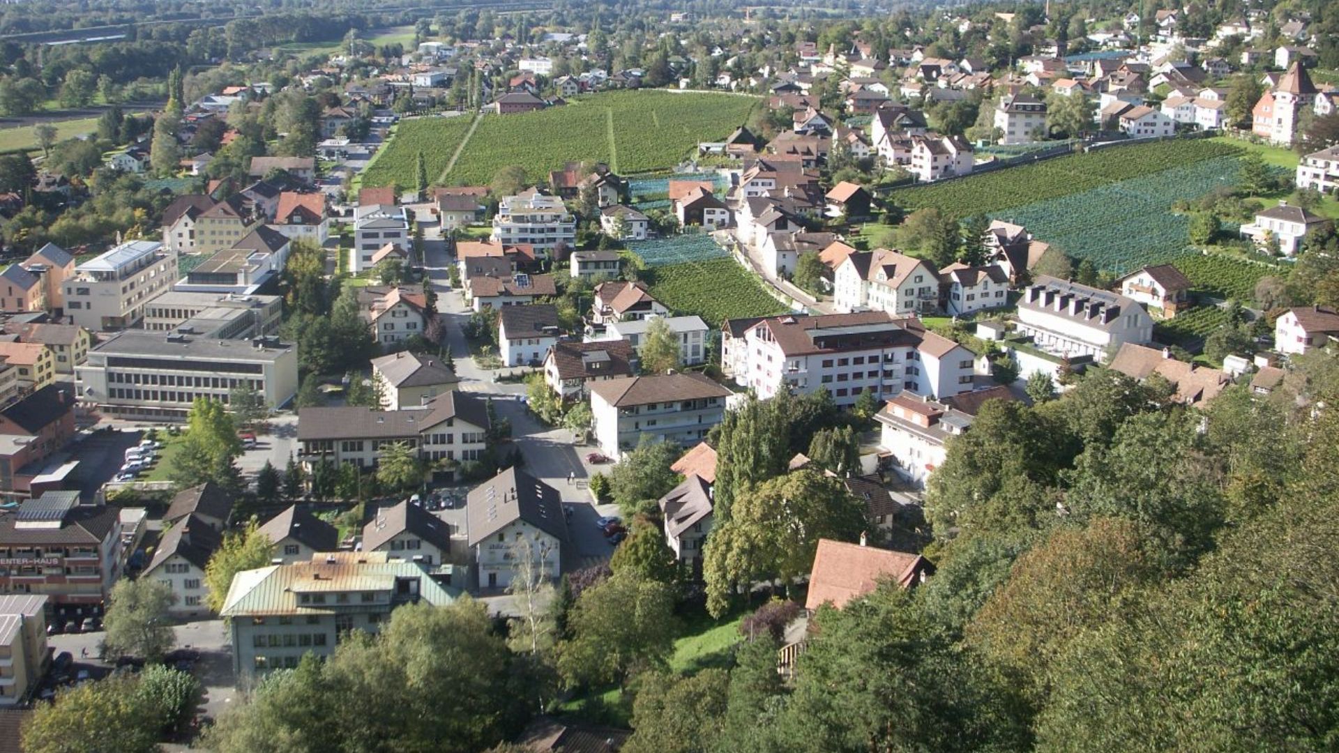 File:Vaduz.jpg