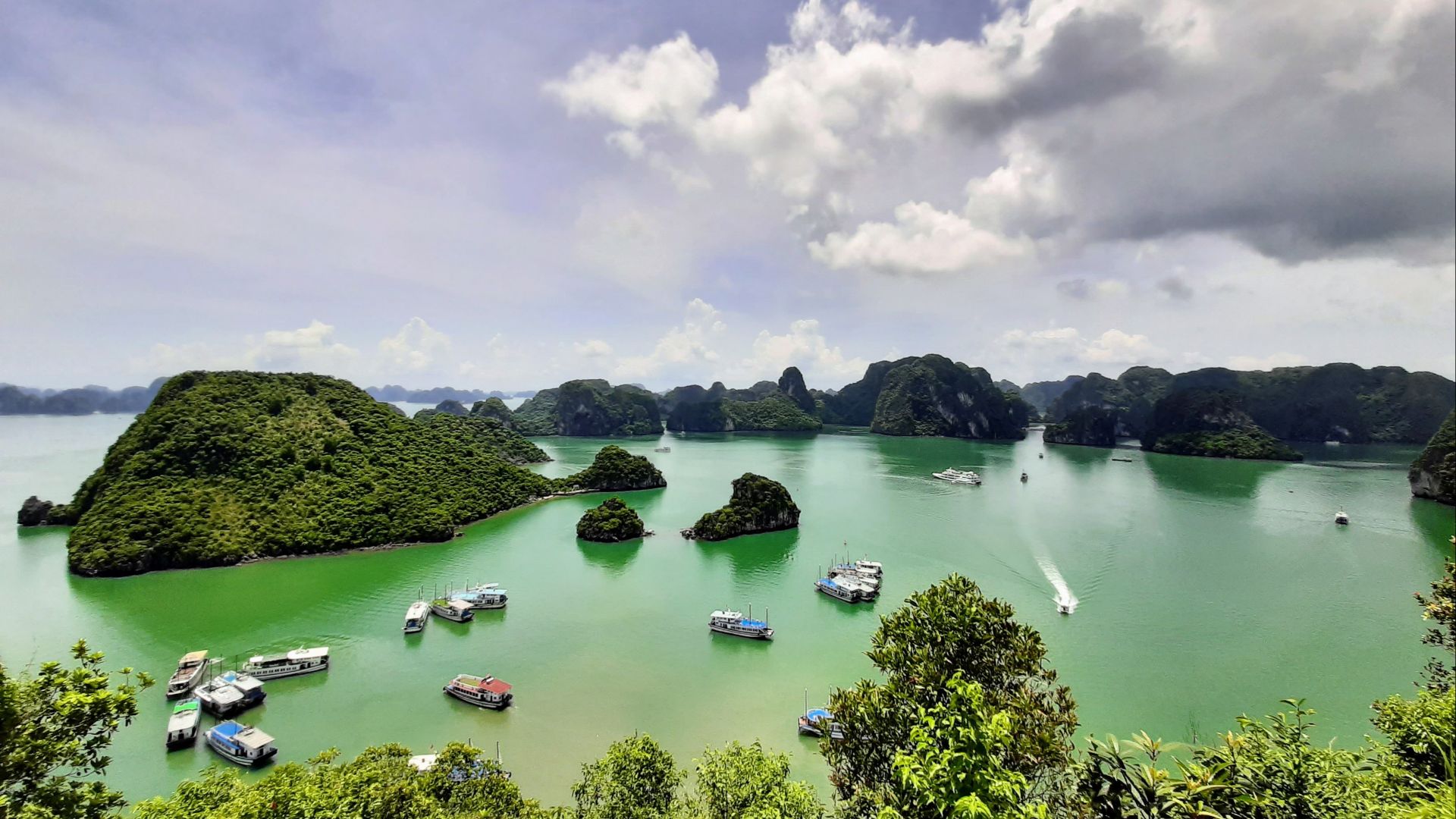 File:Ha Long Bay from Titov Island.jpg