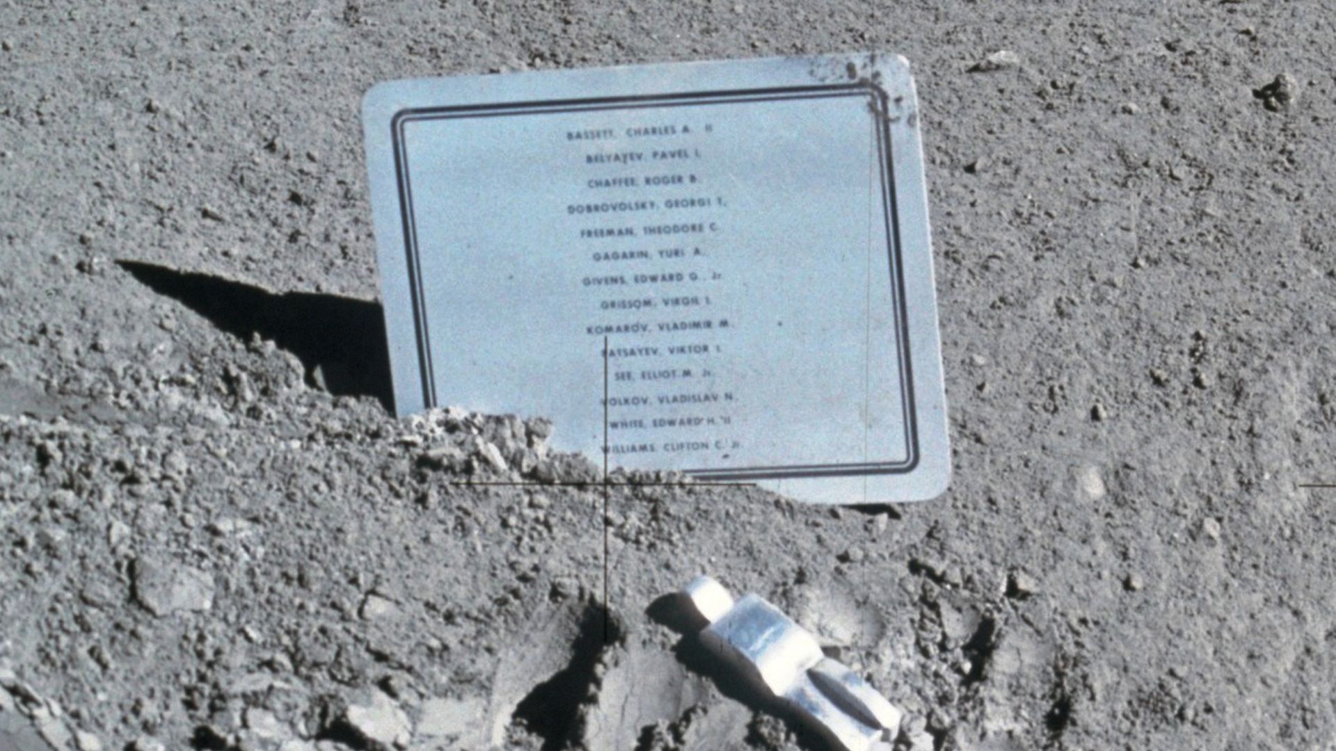File:Fallen Astronaut.jpg