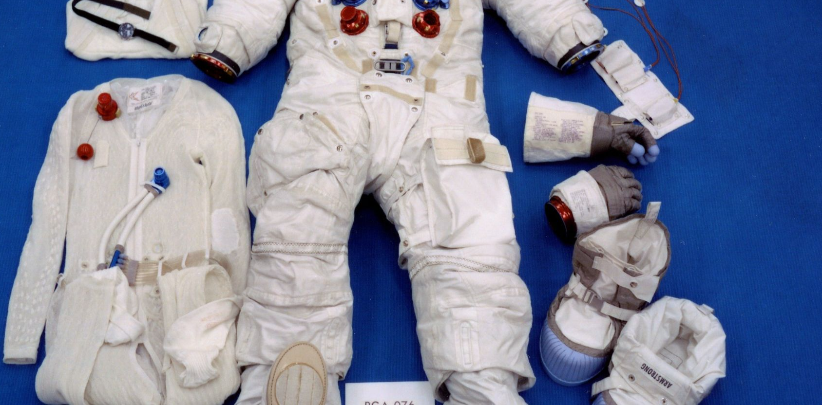 File:Apollo 11 space suit.jpg