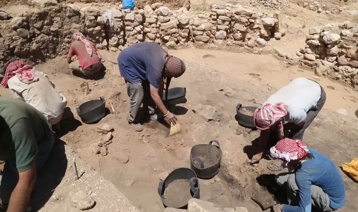 Sylwia Kurzyńska Leads the Dig