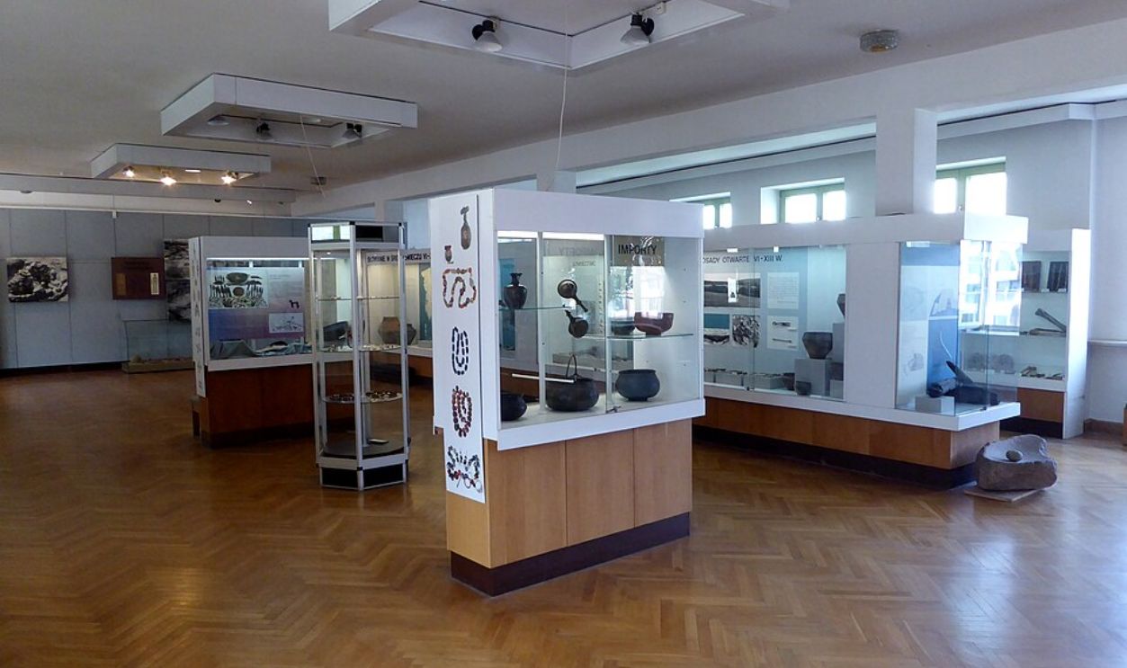 A Five‑Foot Monument of Mystery