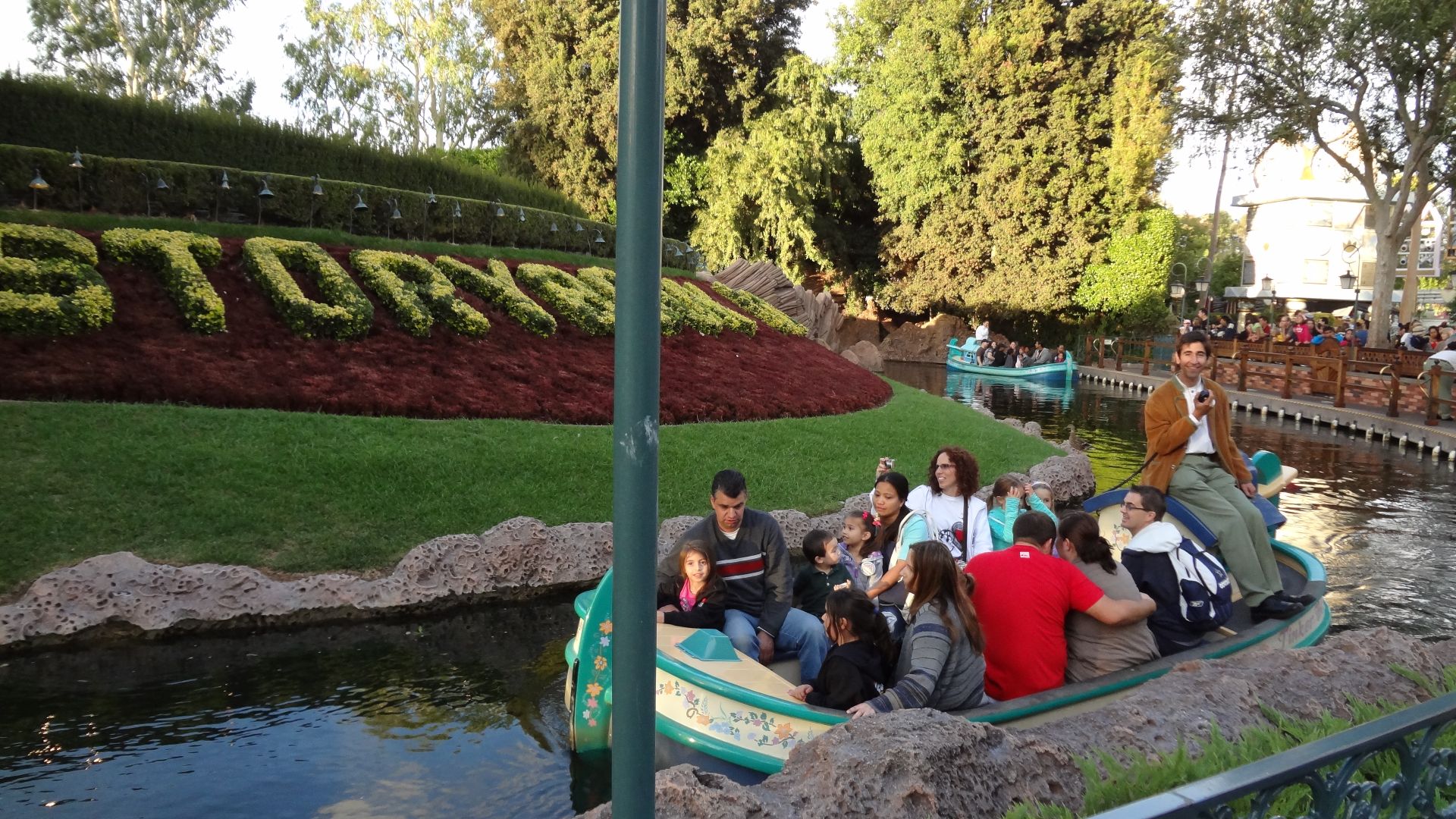 File:Disneyland park - Anaheim Los Angeles California USA (9894554553) (2).jpg