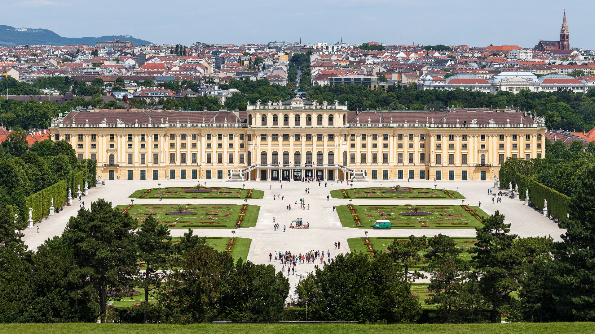 File:Schloss Schönbrunn Wien 2014 (Zuschnitt 2).jpg