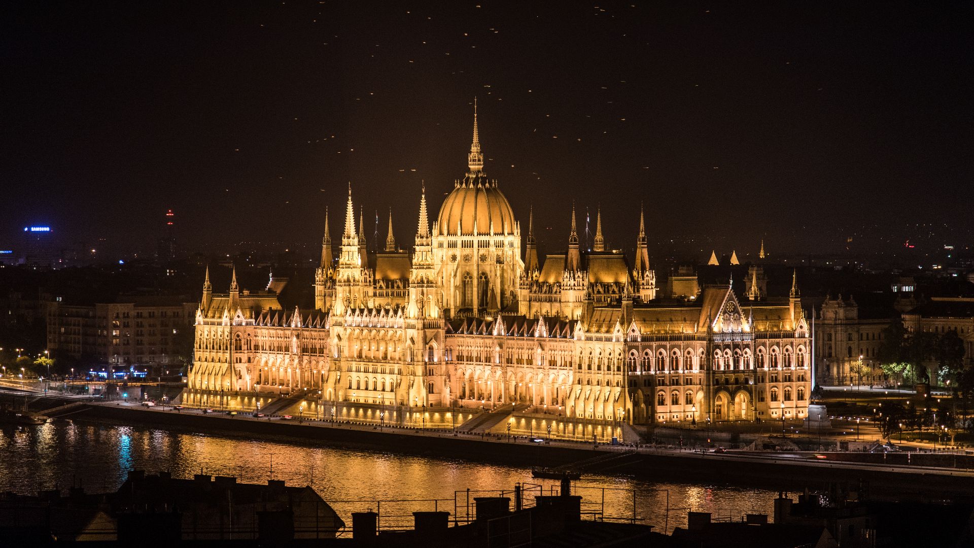 File:Hungarian Parliament Building from across the Danube at night, Budapest (21966605546).jpg
