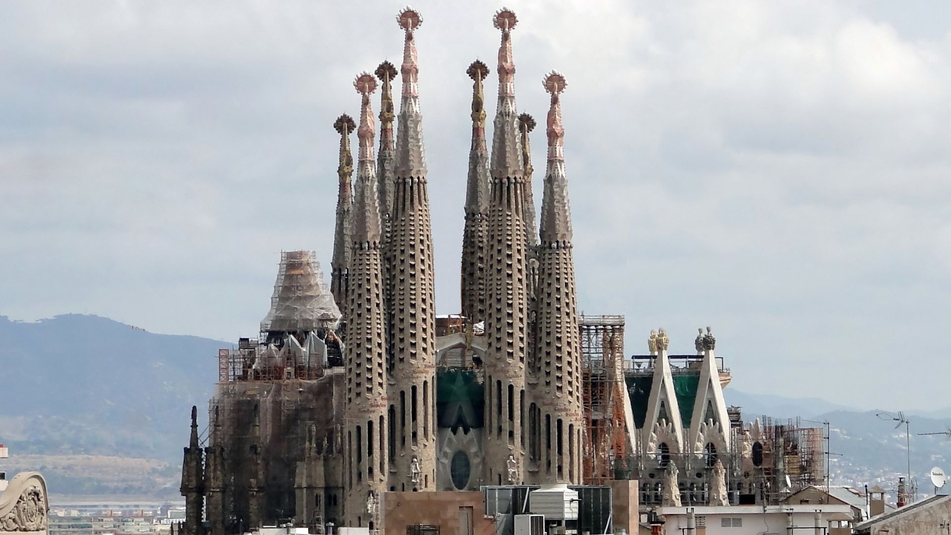 File:Sagrada Familia 01.jpg